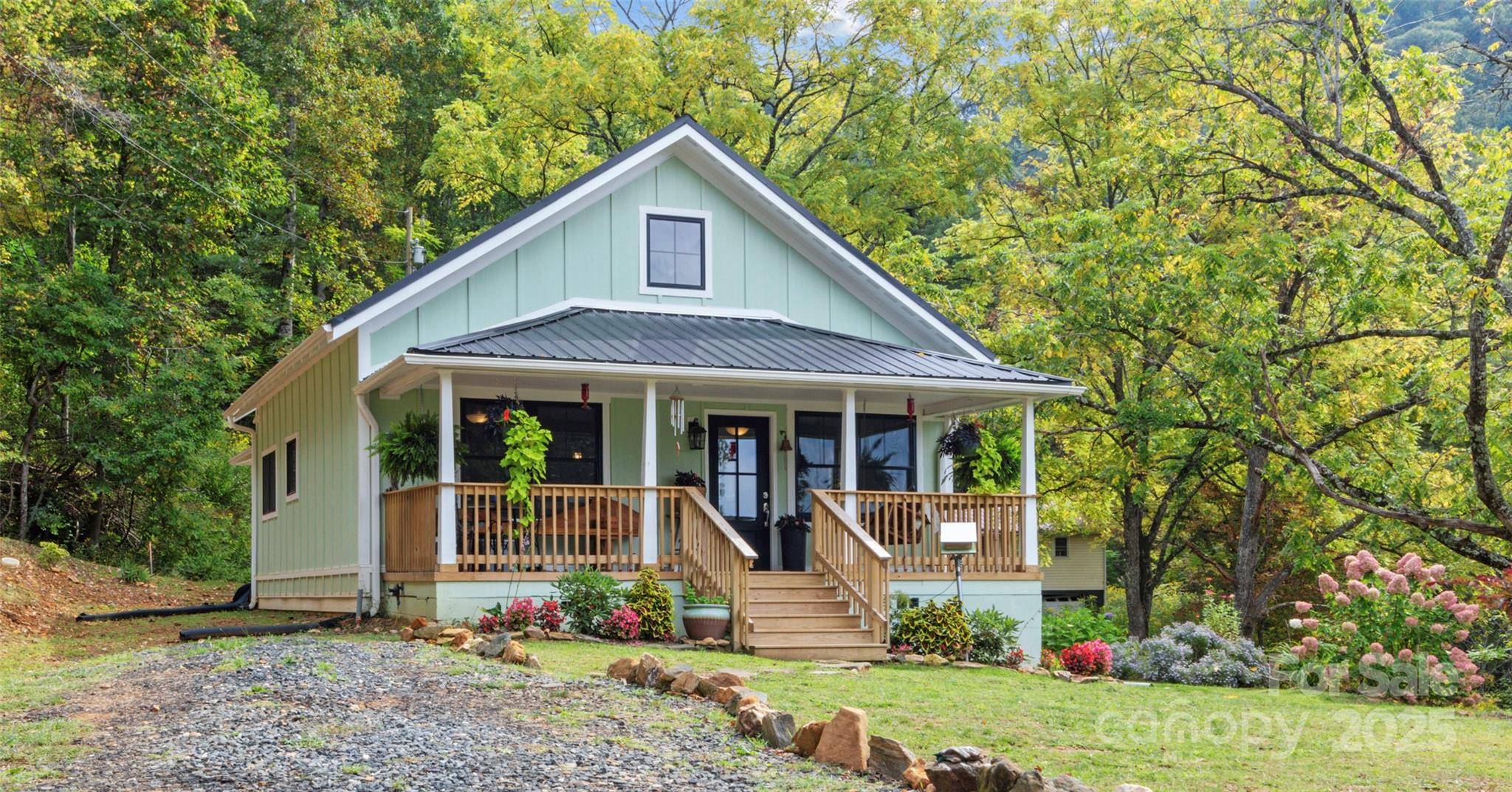407 Terrell DR, Bakersville, NC 28705