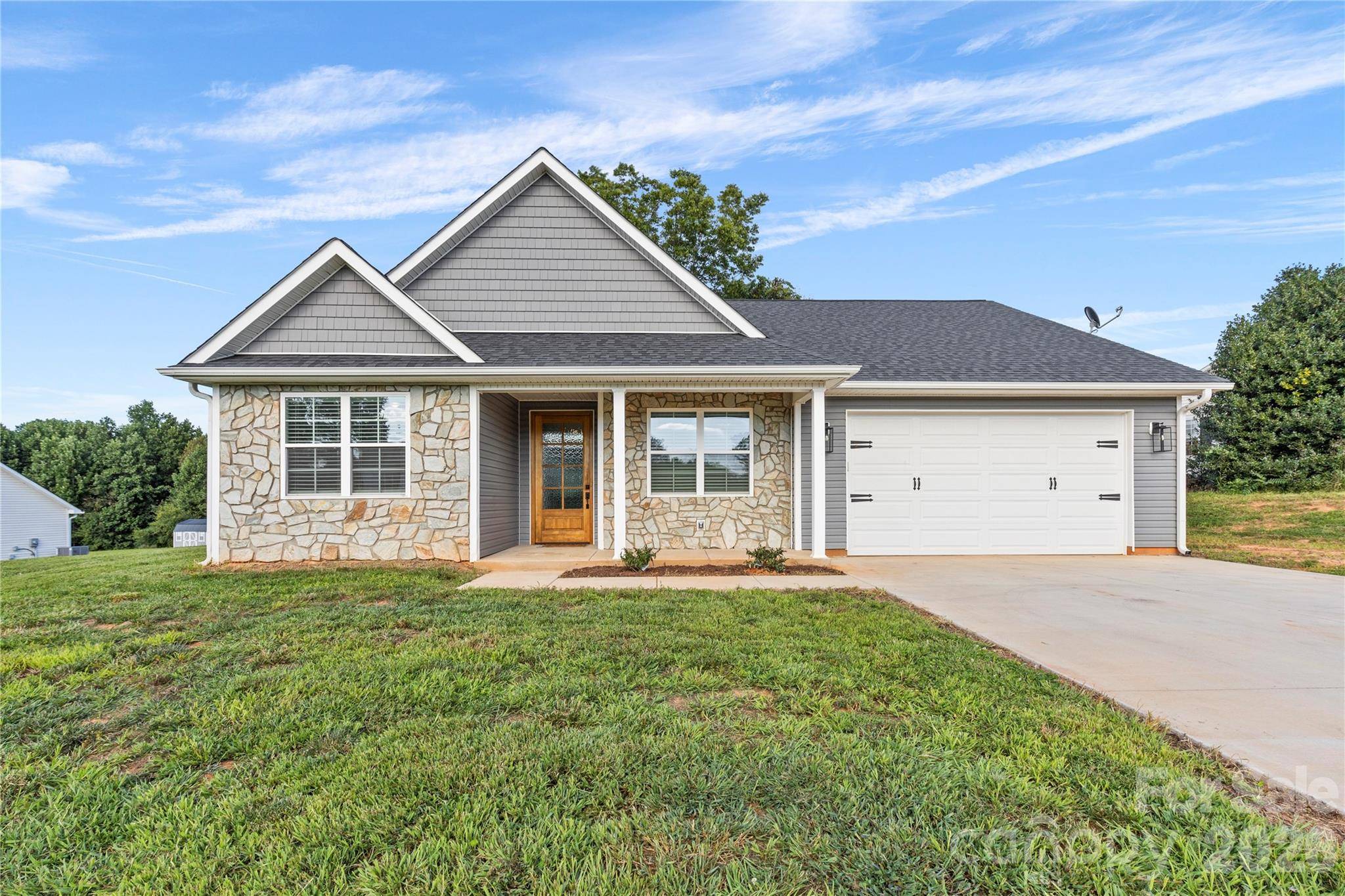 160 Tranquility LN, Harmony, NC 28634