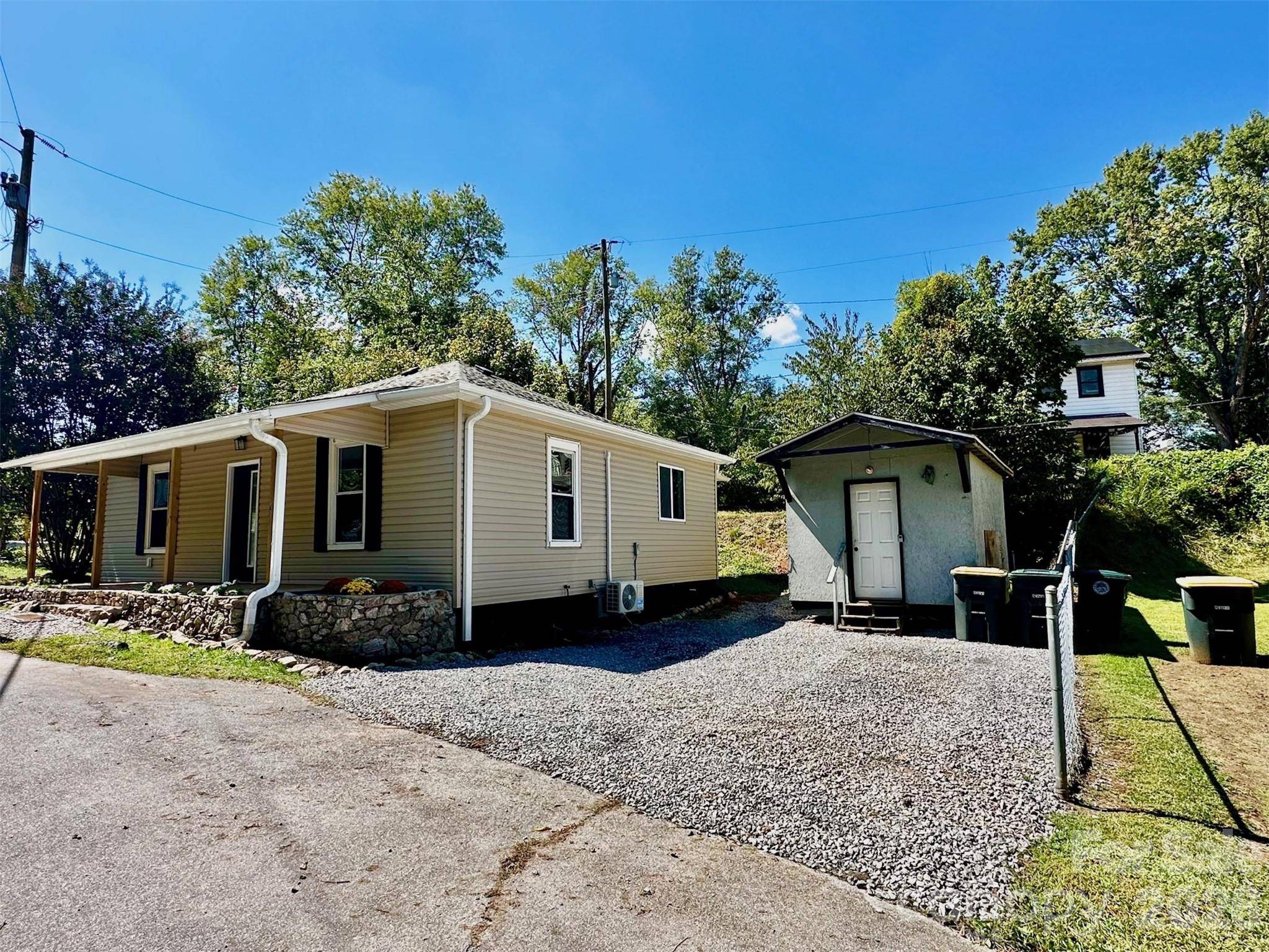 11 Martel LN, Asheville, NC 28804