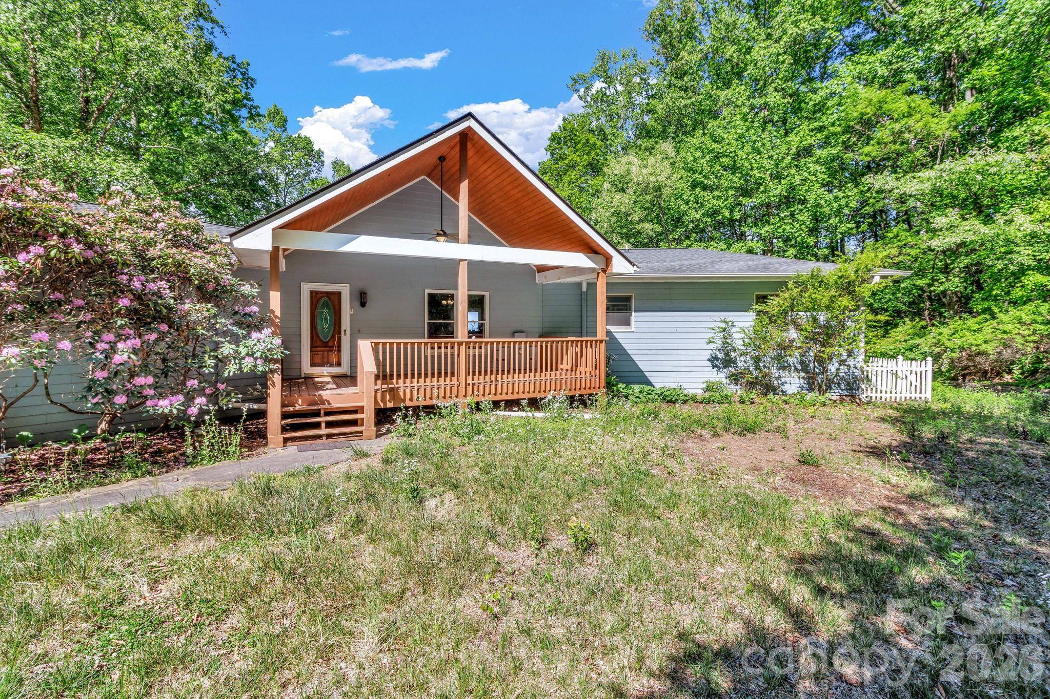 125 Winding Ridge RD, Fairview, NC 28730