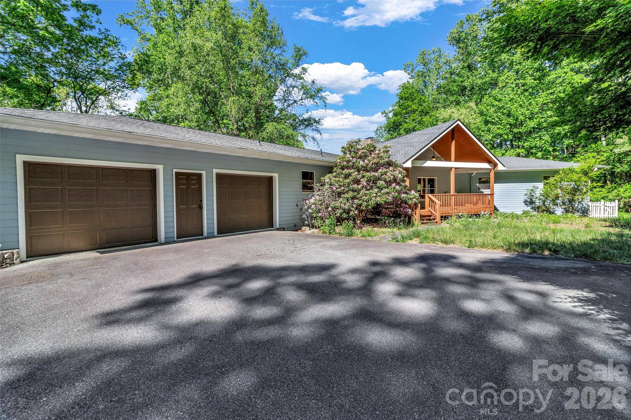 125 Winding Ridge RD, Fairview, NC 28730