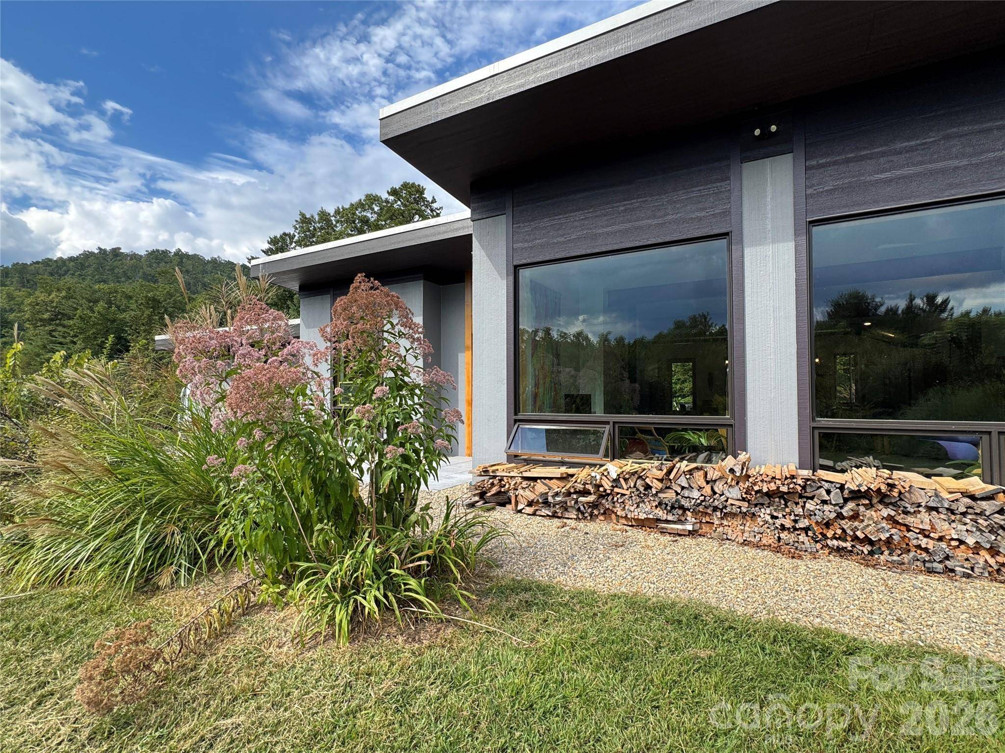 17 Fig Tree LN, Asheville, NC 28803