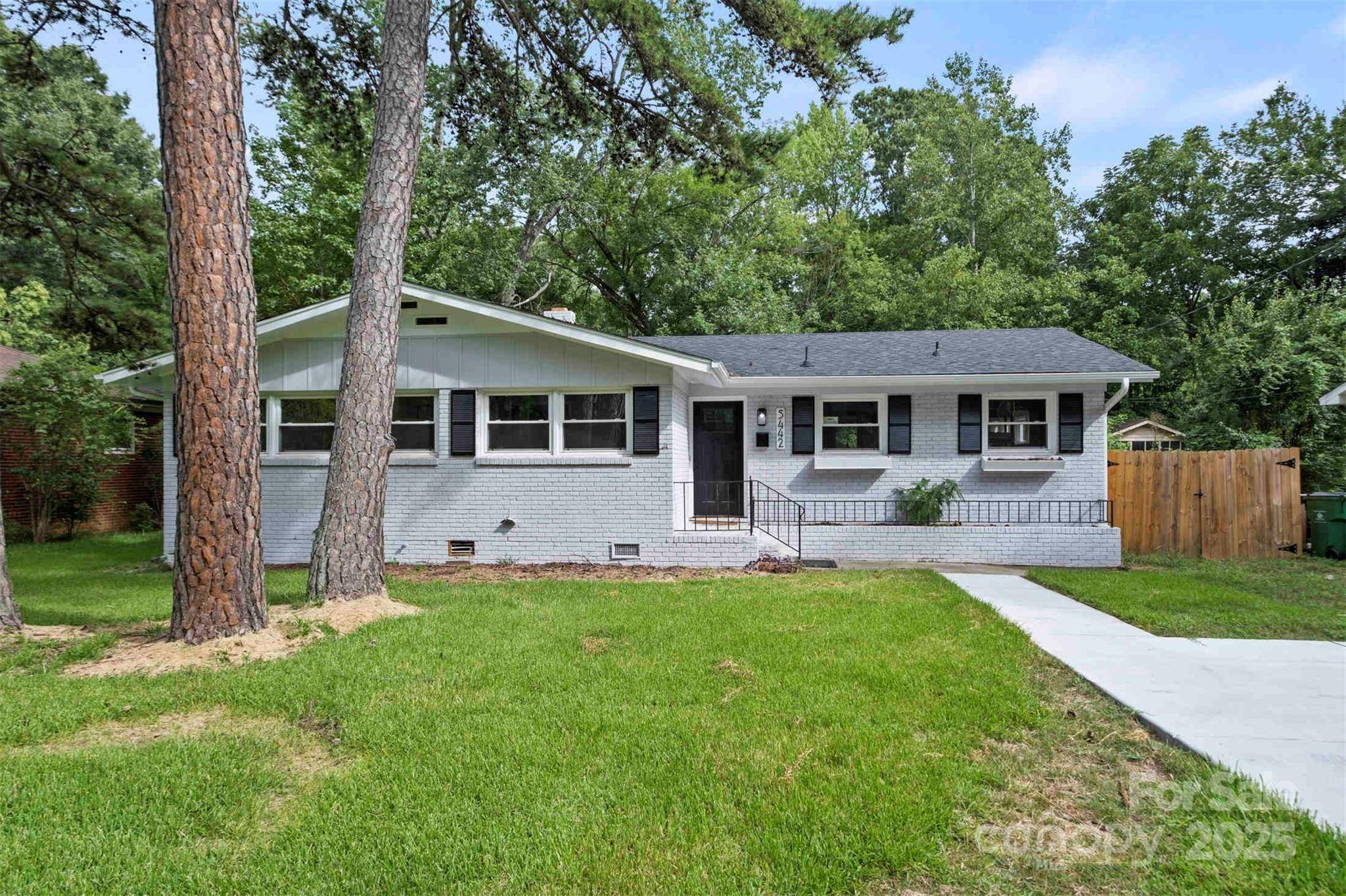 5442 Kinsale LN, Charlotte, NC 28215