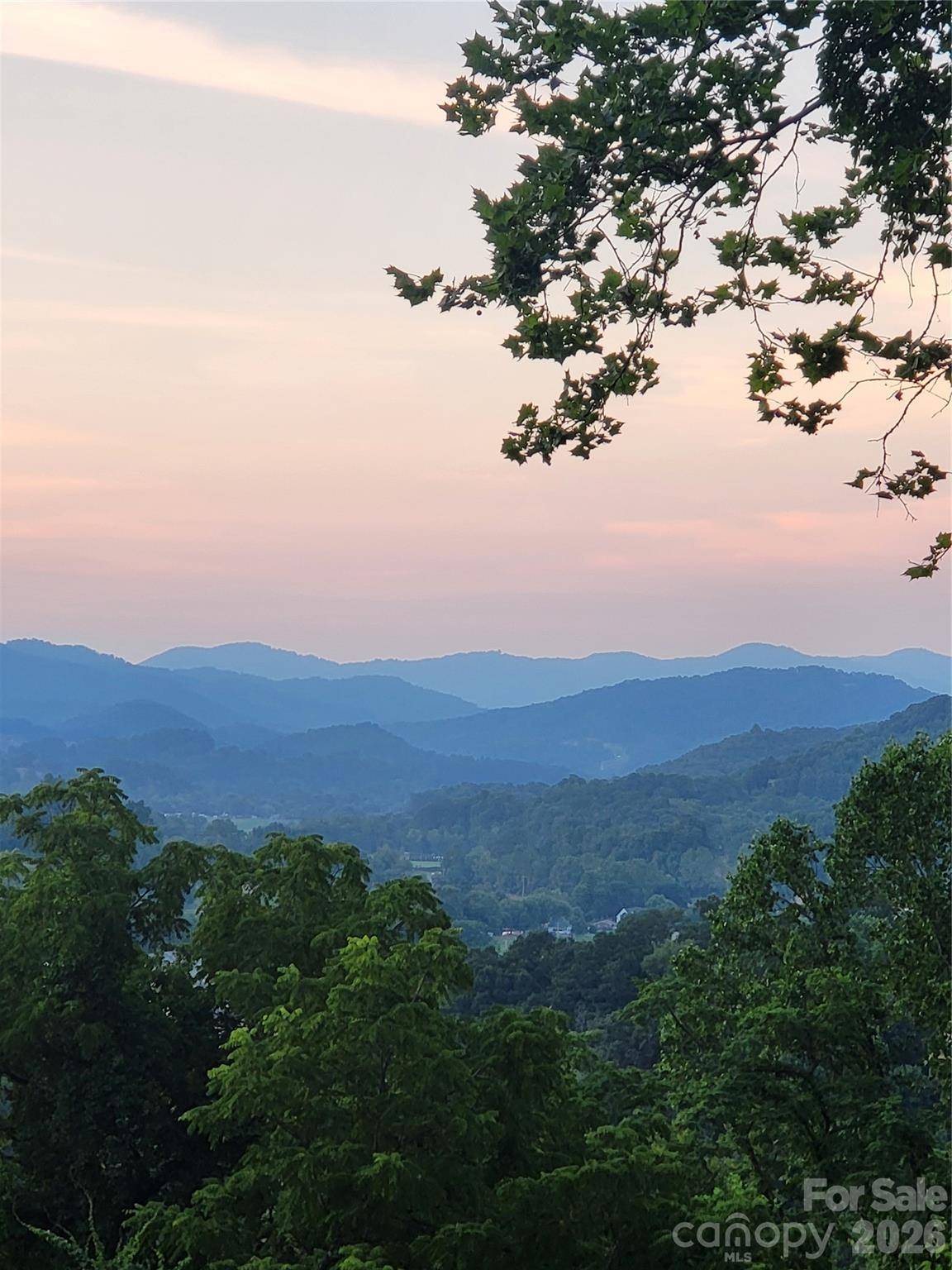 408 Whispering Winds RD, Waynesville, NC 28785