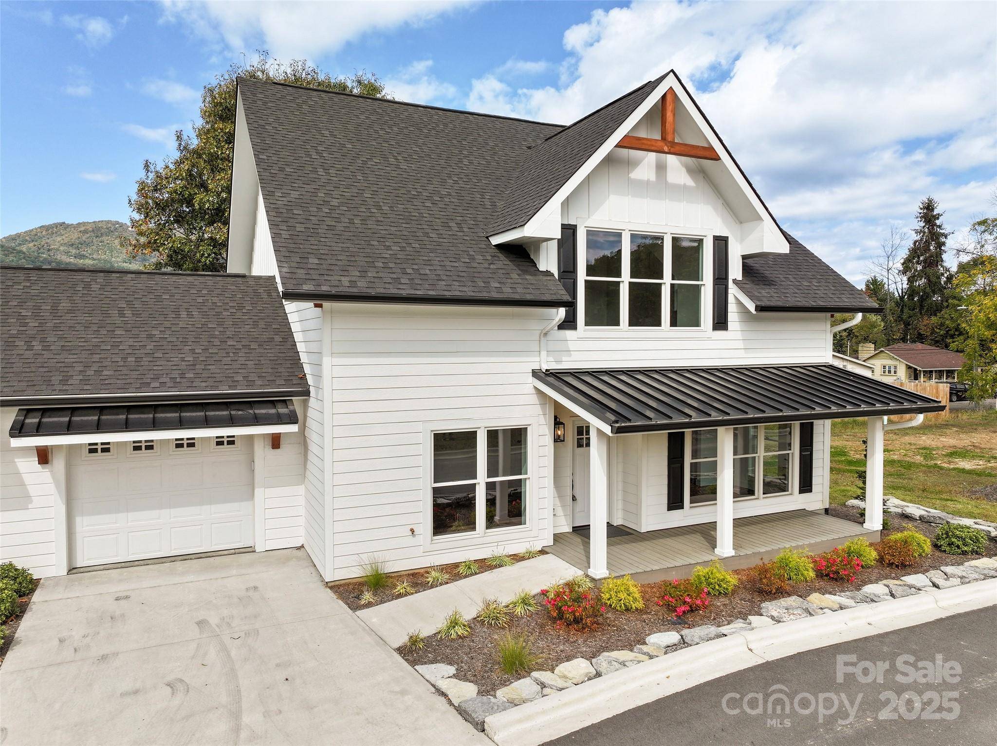 15 Riemar LN, Waynesville, NC 28786