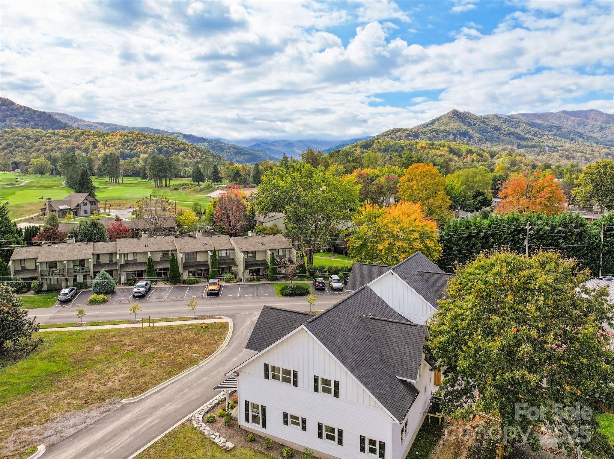 15 Riemar LN, Waynesville, NC 28786