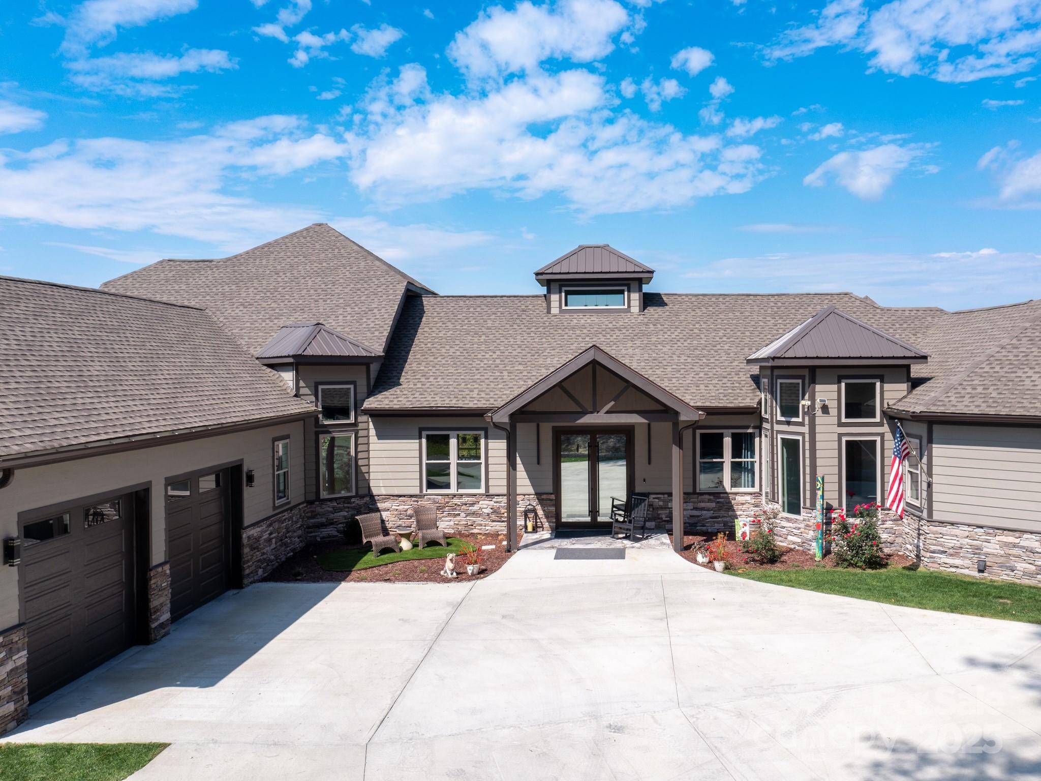 639 Byers Cove RD, Hendersonville, NC 28792