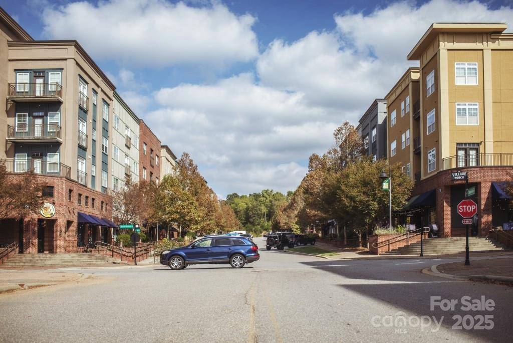 92 Senator Reynolds RD, Asheville, NC 28804