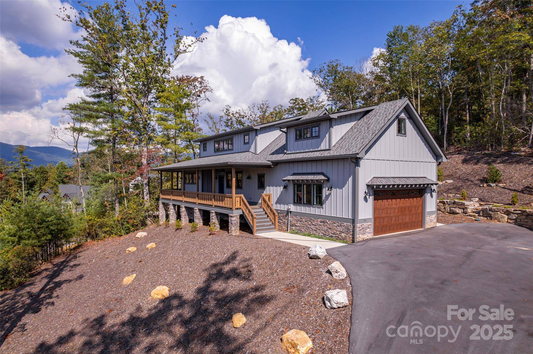 71 Crossings CIR, Fairview, NC 28730
