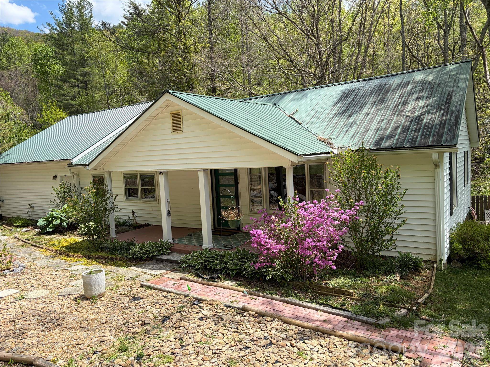 524 Clear Creek RD, Burnsville, NC 28714