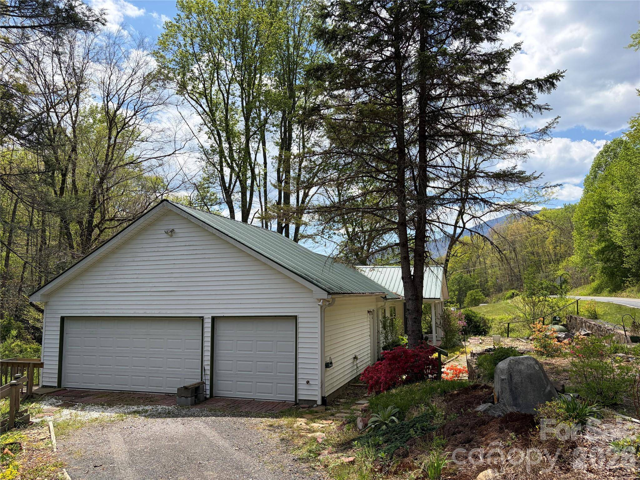 524 Clear Creek RD, Burnsville, NC 28714