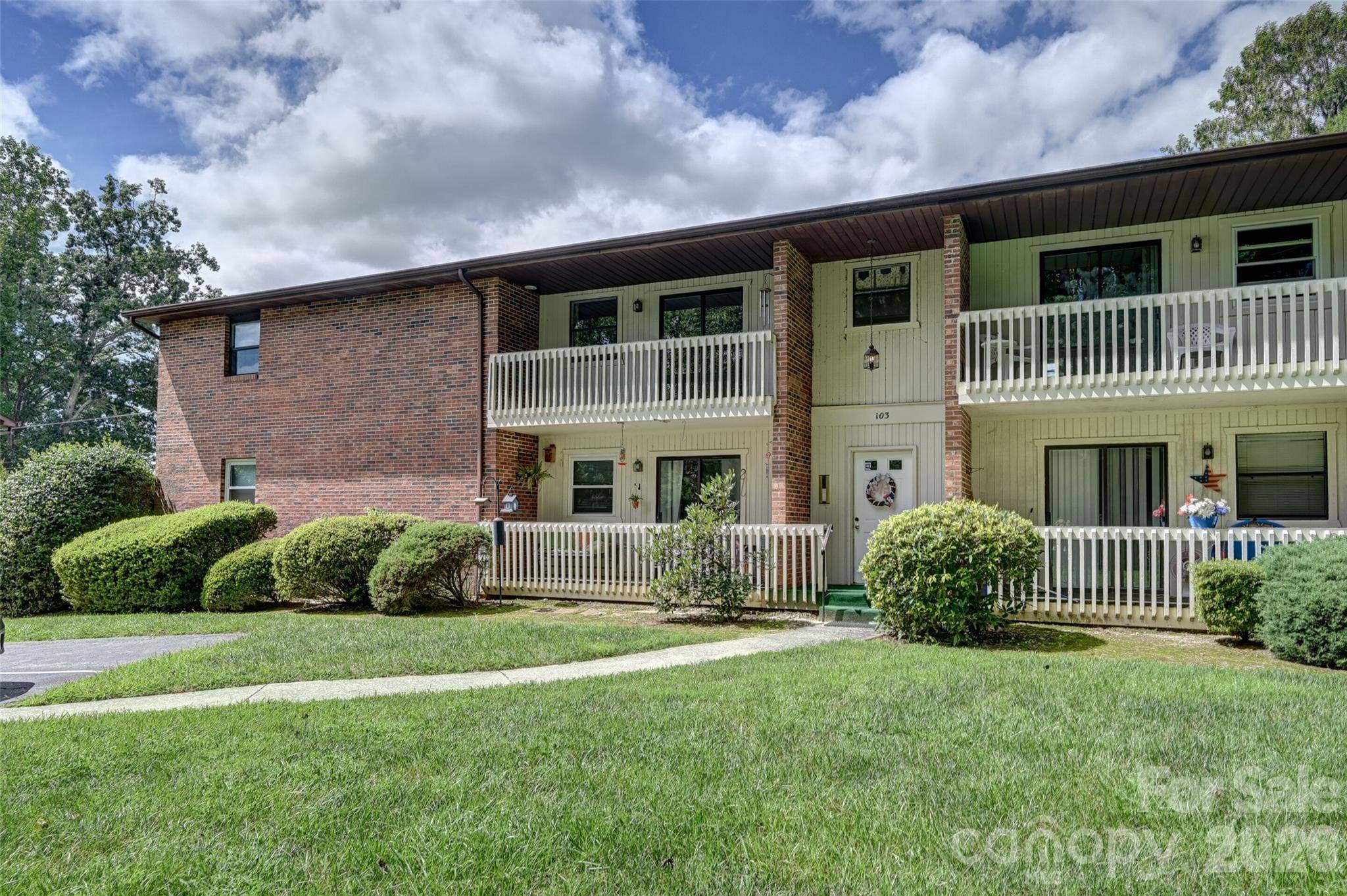 103 Oakwood PL #3, Hendersonville, NC 28792