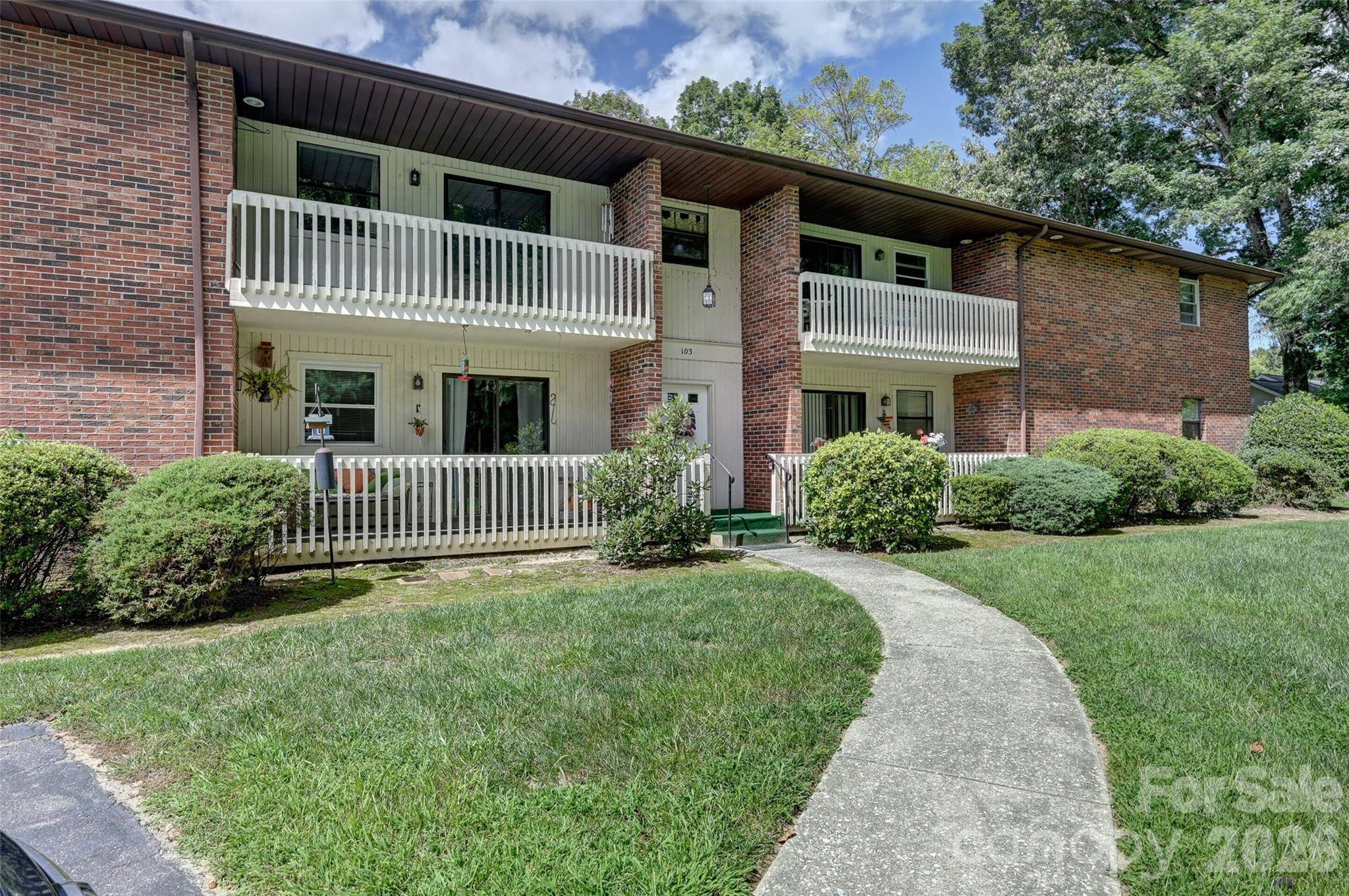 103 Oakwood PL #3, Hendersonville, NC 28792