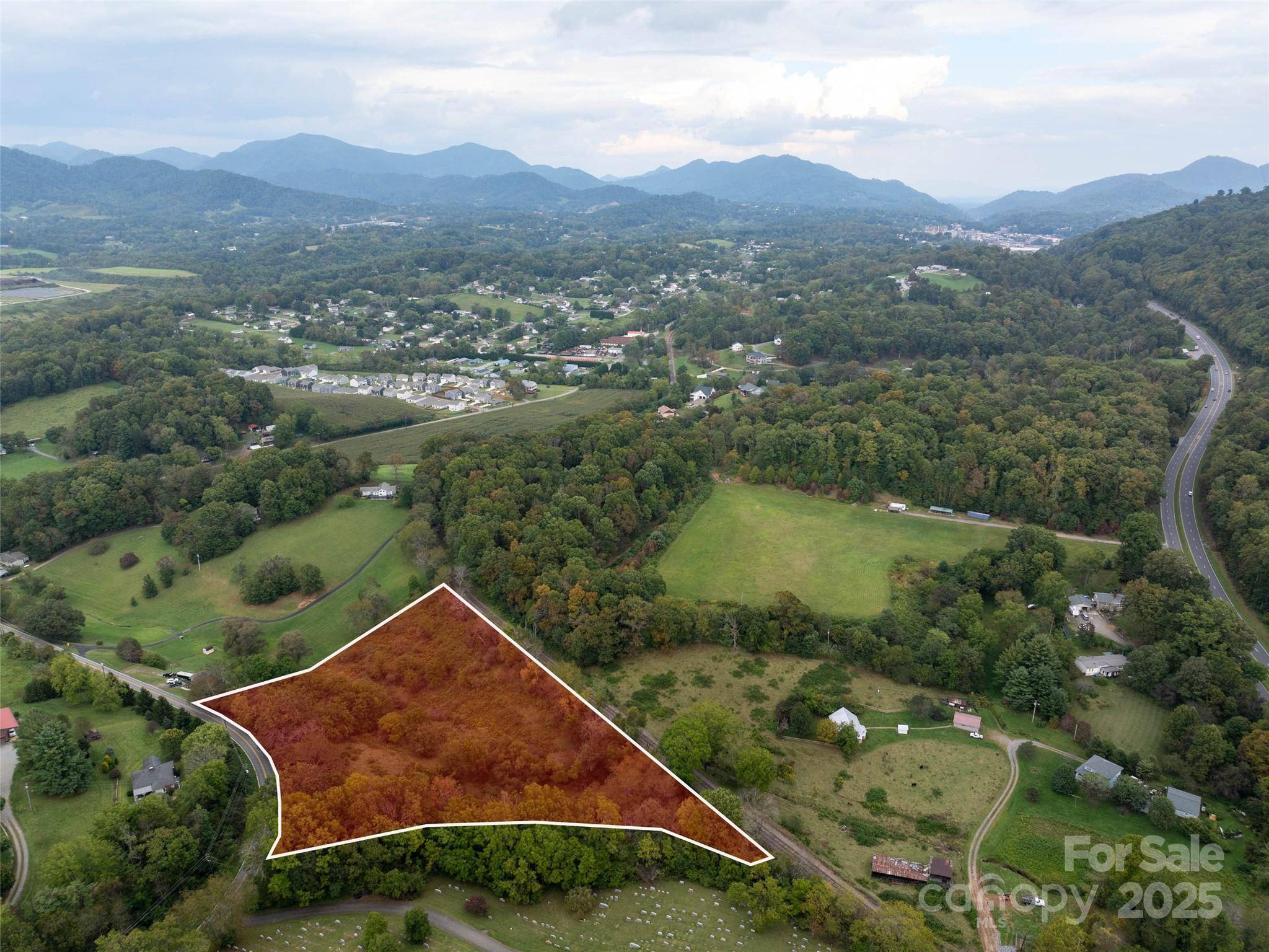 99999 Old Clyde RD, Canton, NC 28716