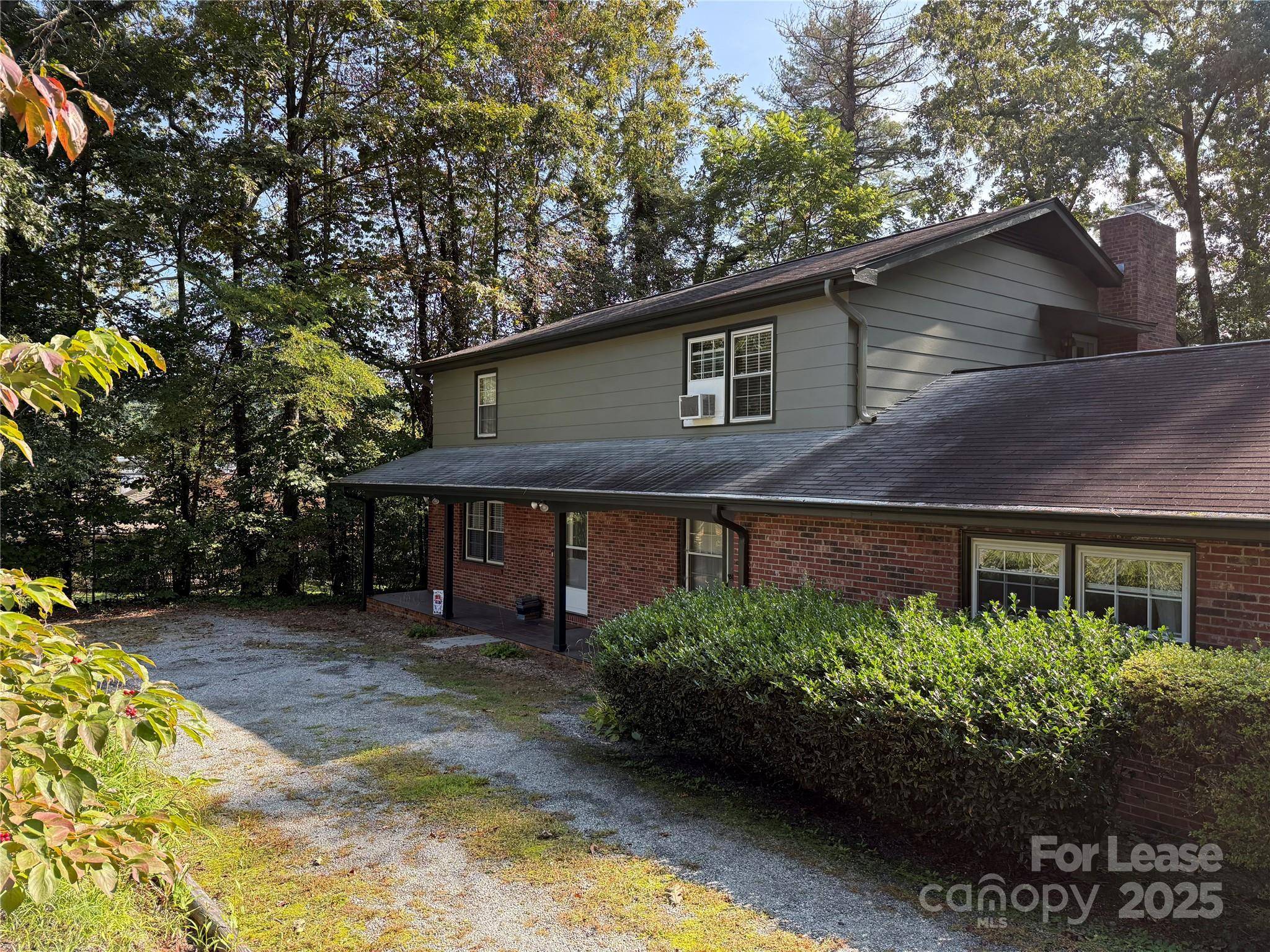 200 Daniel DR, Hendersonville, NC 28739