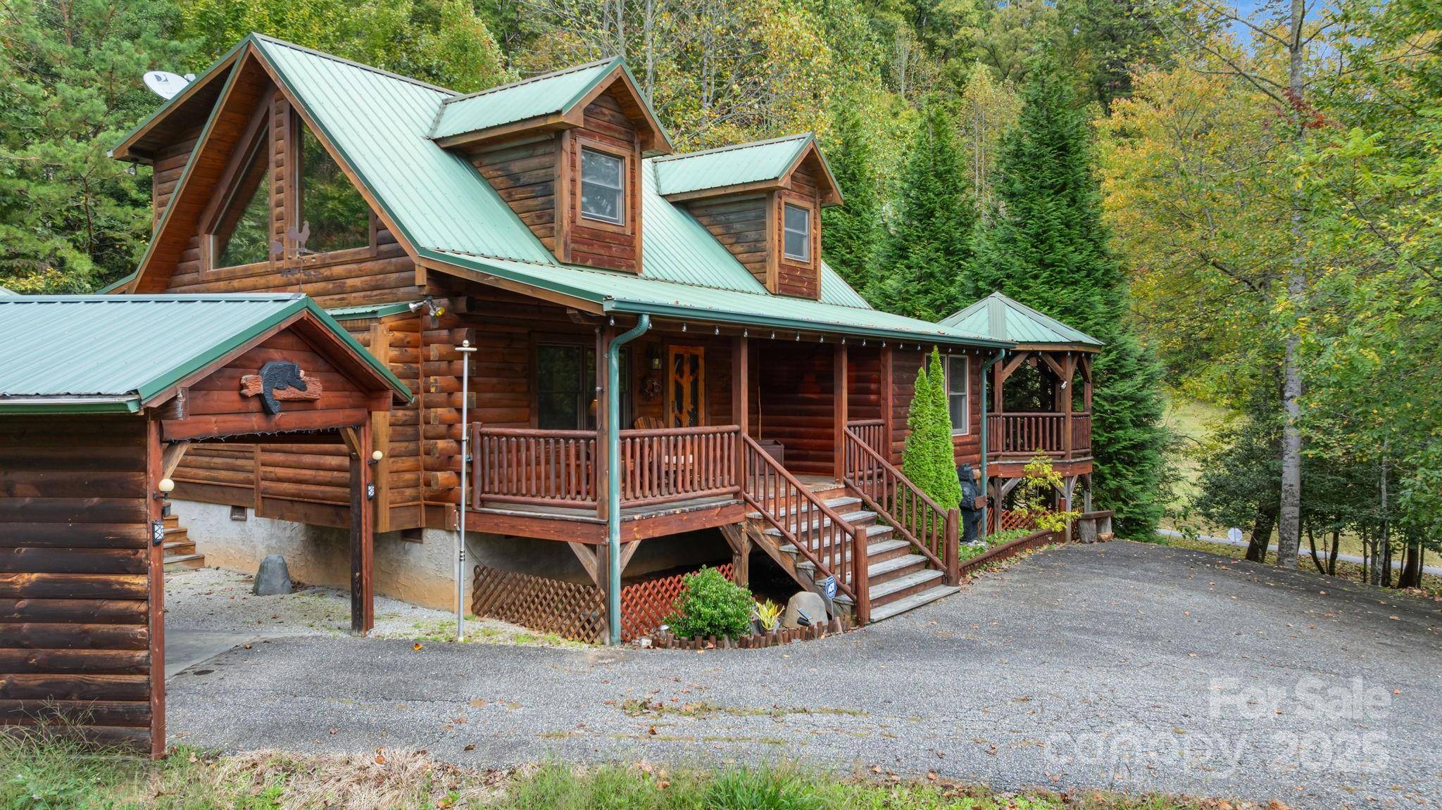 80 Slow LN, Whittier, NC 28789