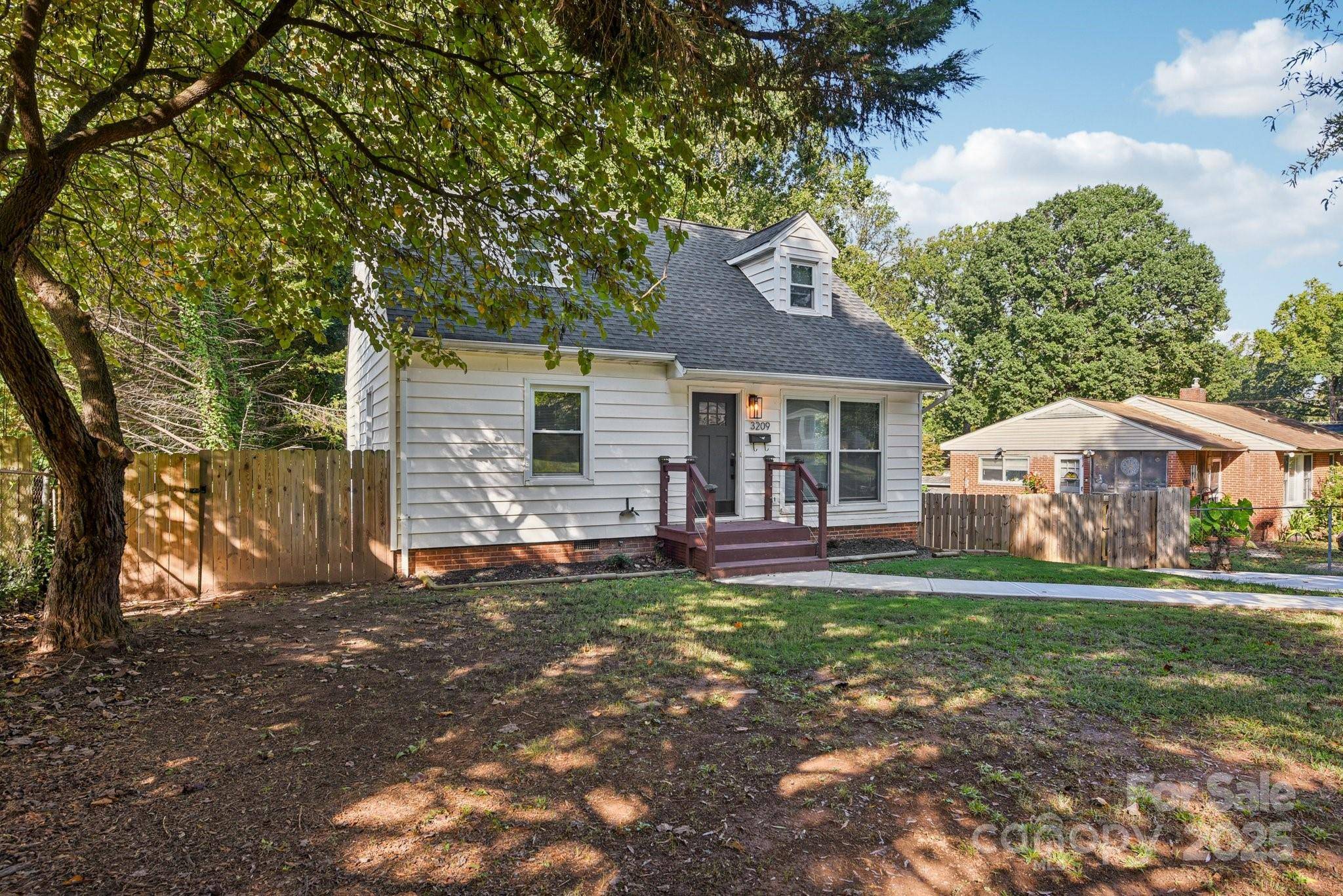 3209 Eastwood DR, Charlotte, NC 28205