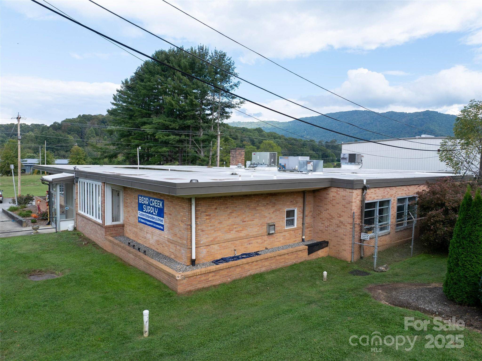 30 New Treads DR, Waynesville, NC 28786