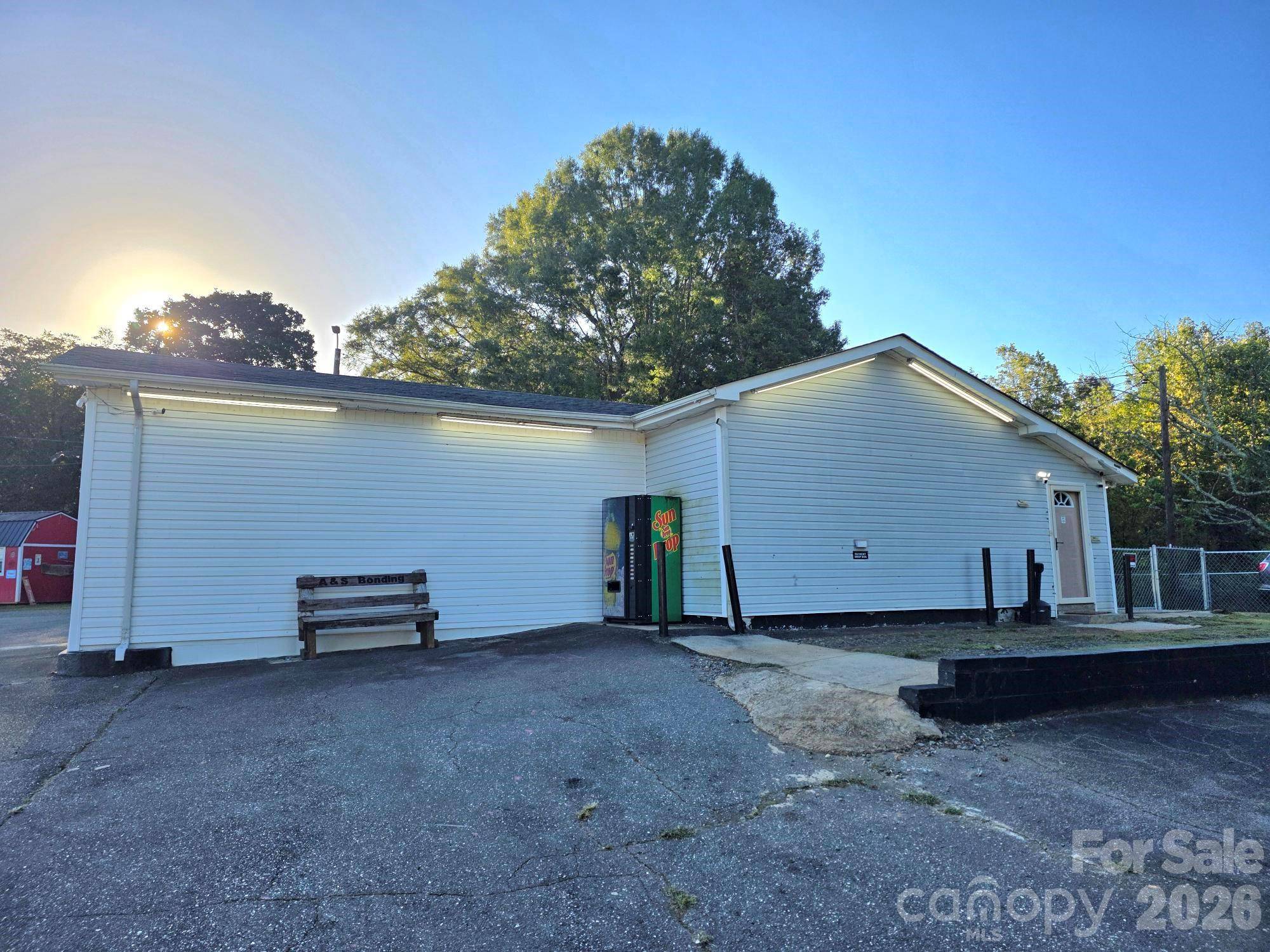 1437 Tryon Courthouse RD, Bessemer City, NC 28016