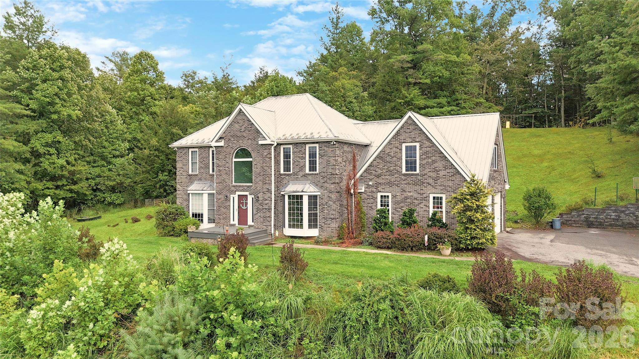 235 Petersburg View DR, Marshall, NC 28753