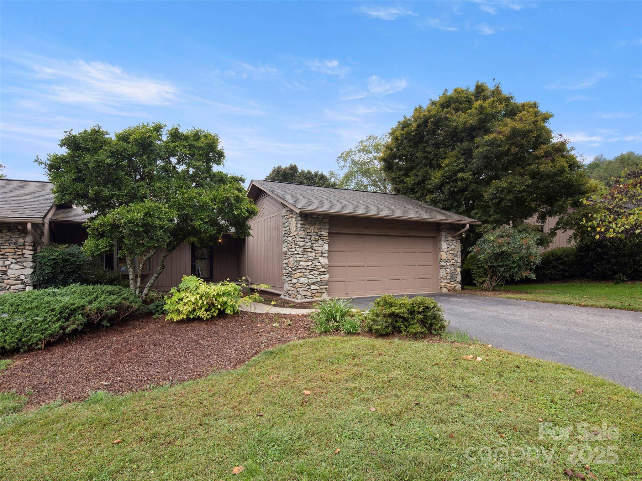 5 Ridge TER, Asheville, NC 28804