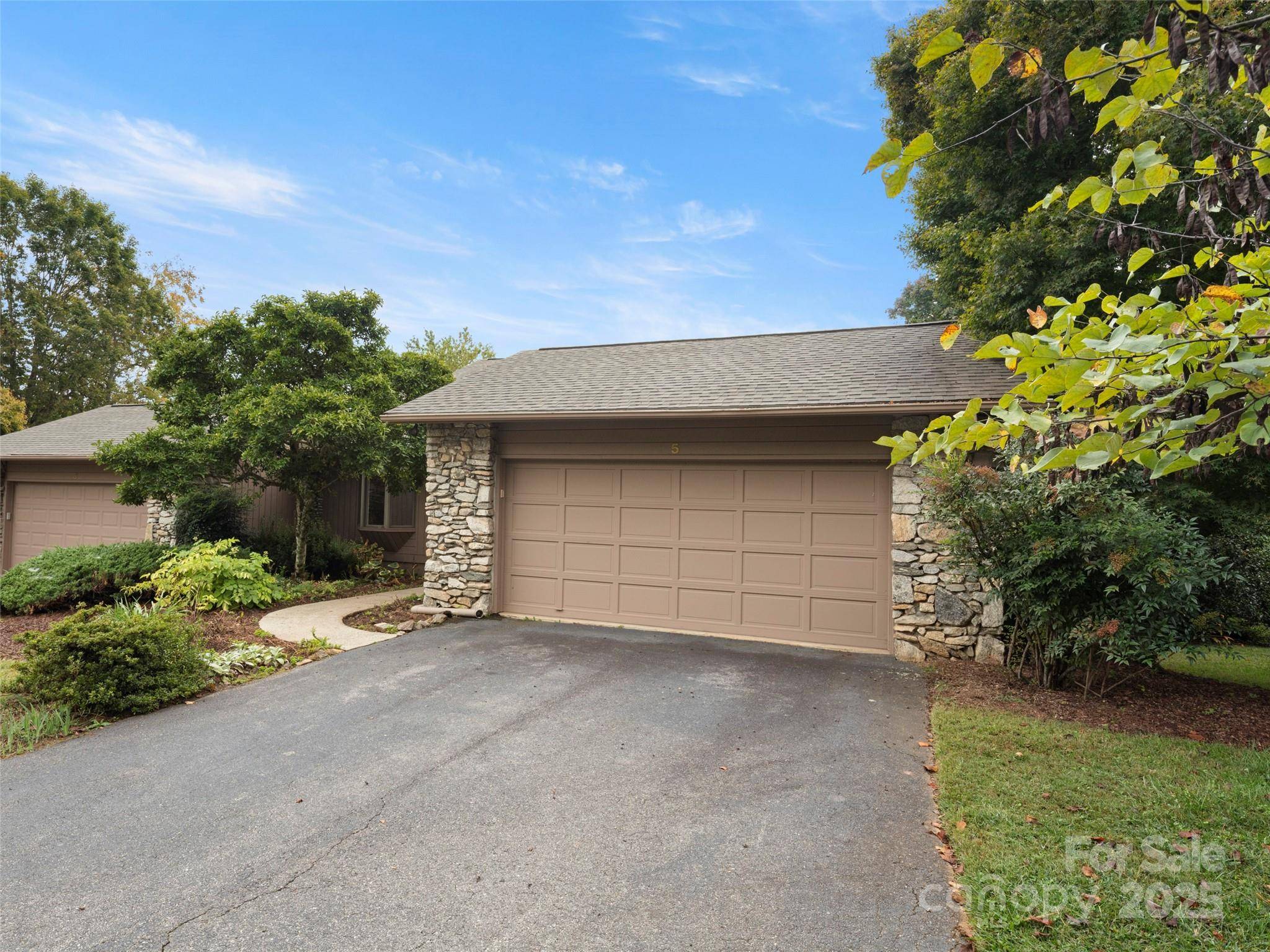 5 Ridge TER, Asheville, NC 28804