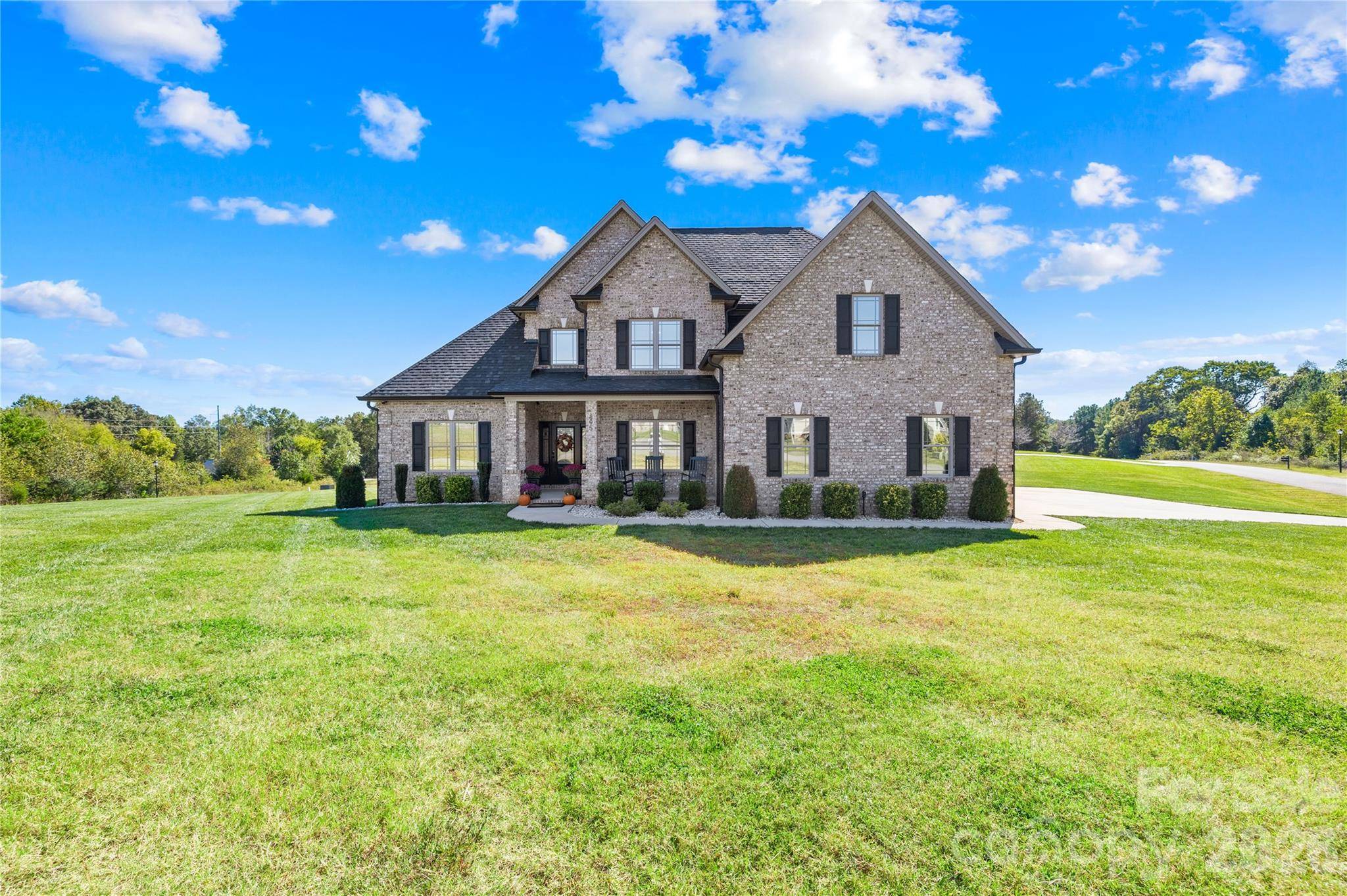 895 Oak Ridge Farms CIR, Newton, NC 28658
