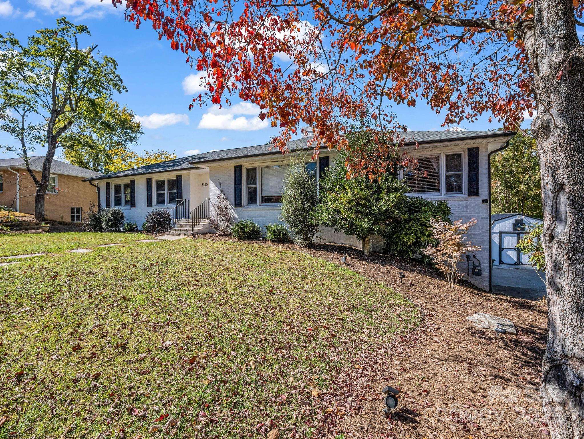2115 N Stoney View CT, Hendersonville, NC 28792