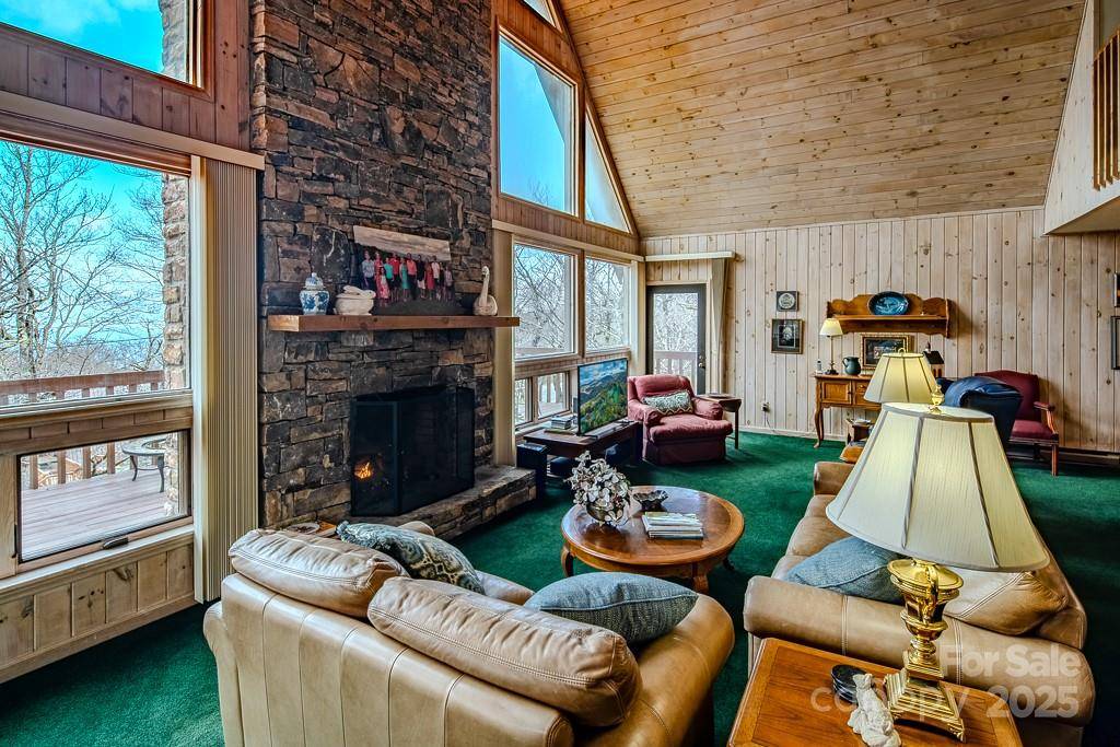 130 Skiway CIR, Beech Mountain, NC 28604