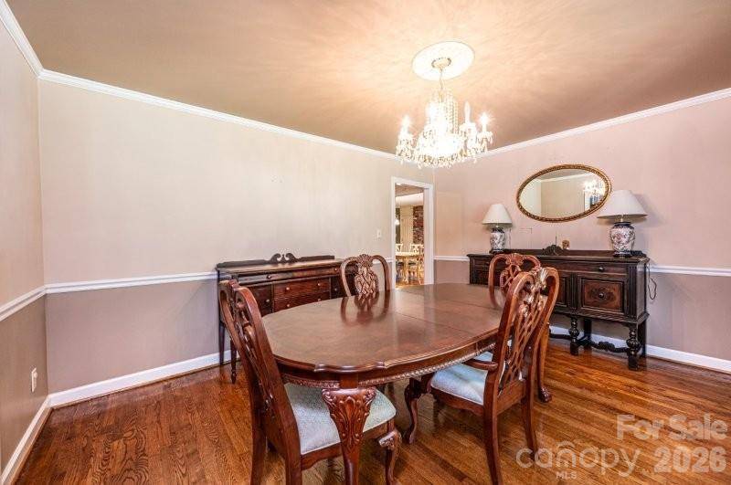 10 Riverview CIR, Granite Falls, NC 28630