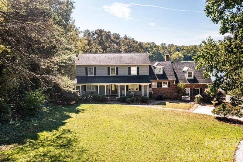 10 Riverview CIR, Granite Falls, NC 28630