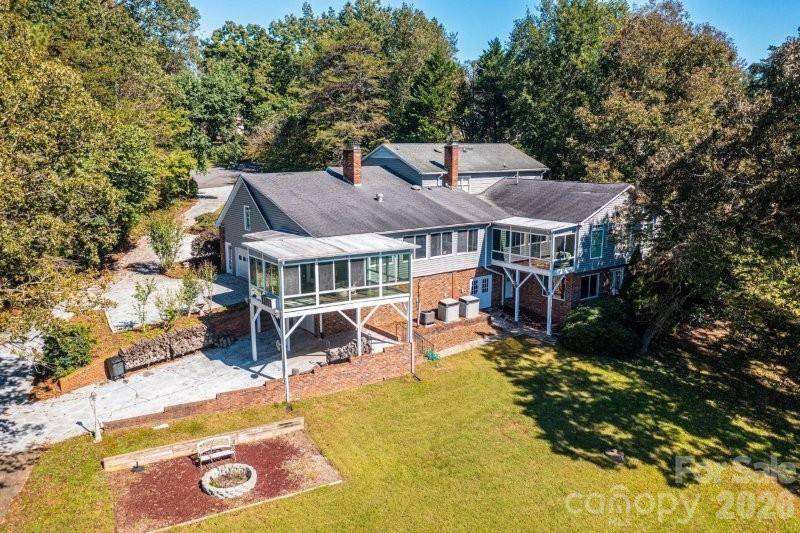 10 Riverview CIR, Granite Falls, NC 28630