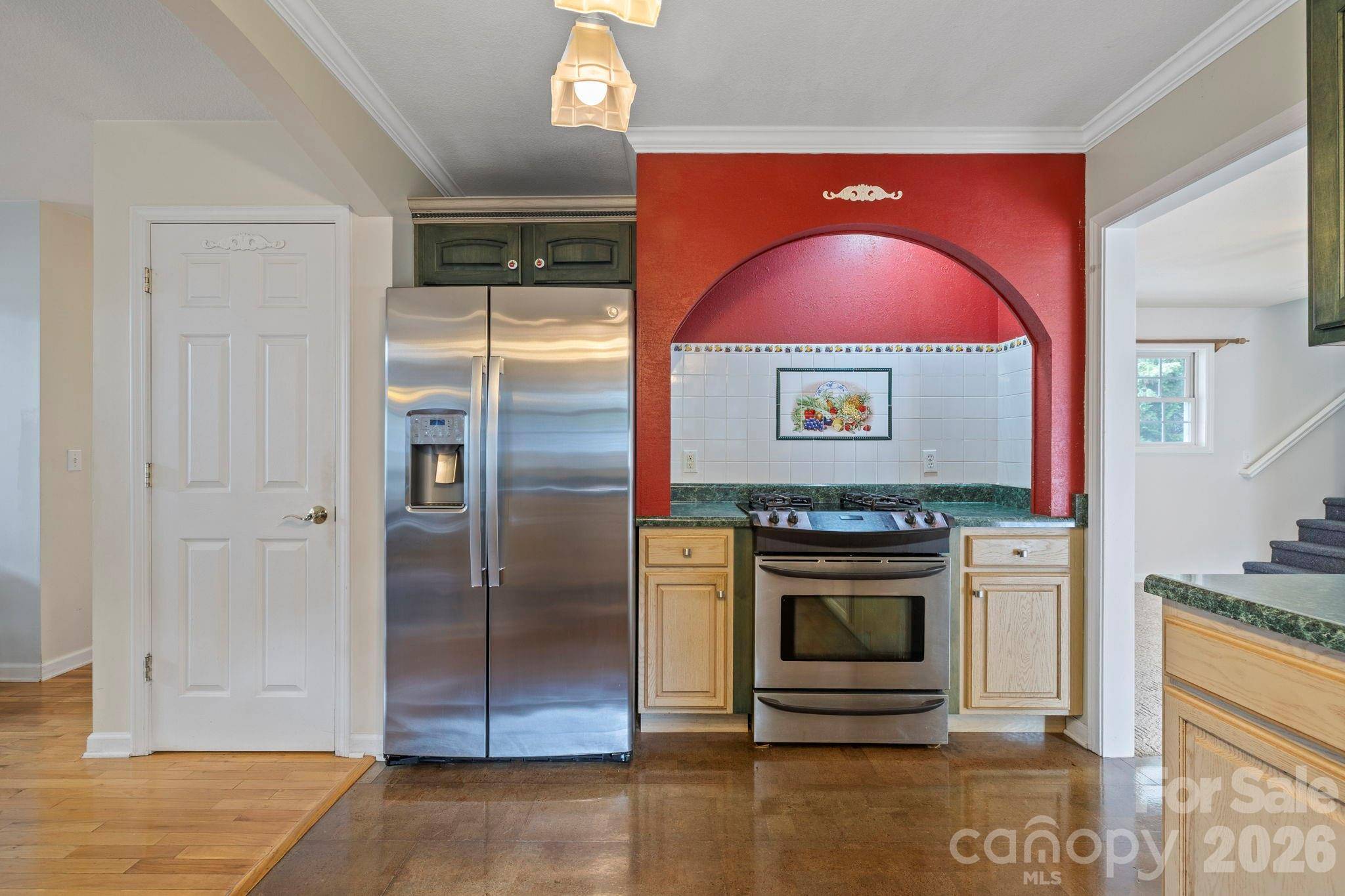 372 Kingfisher LN, Mills River, NC 28759