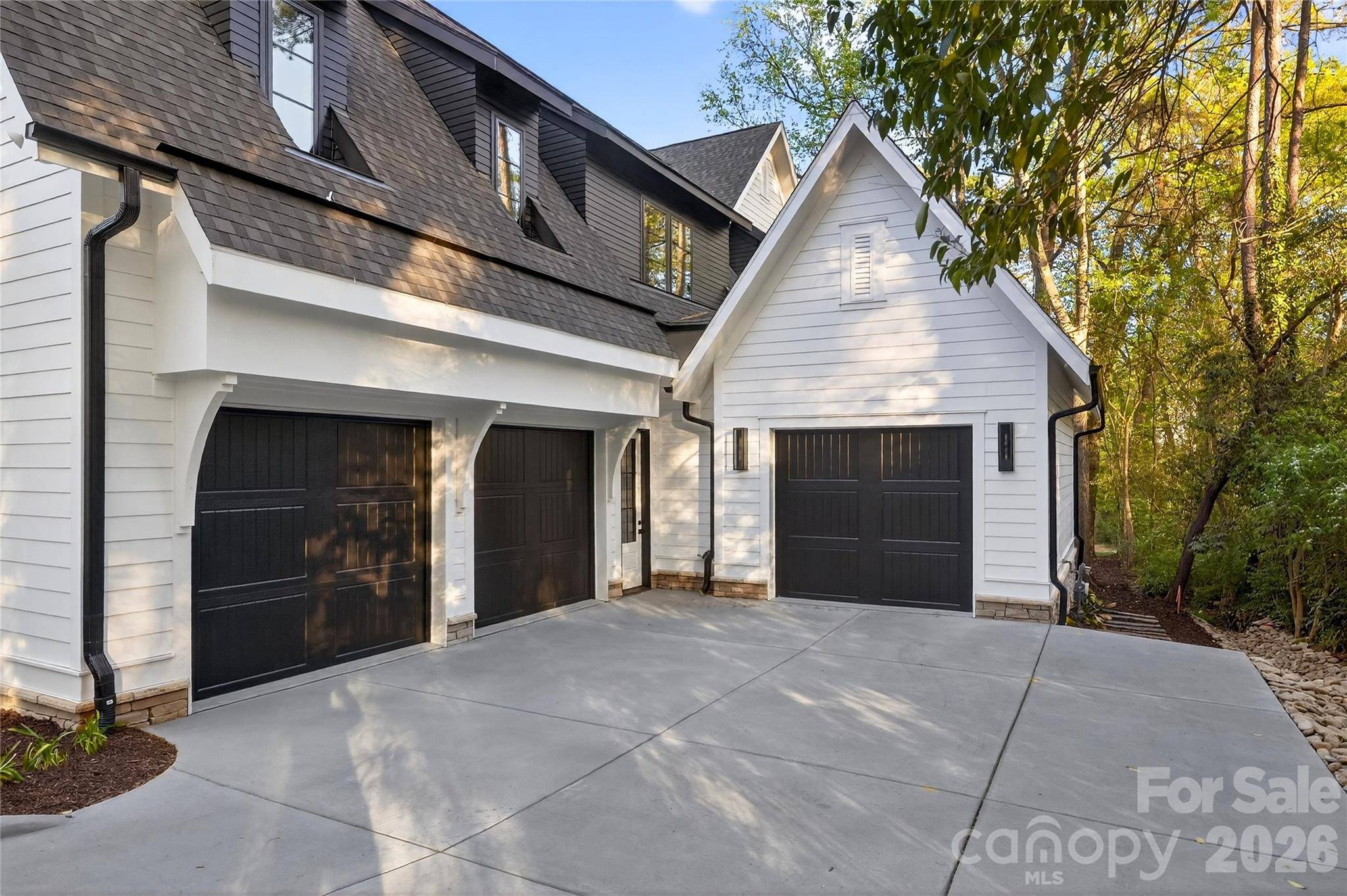 1209 Meadowood LN, Charlotte, NC 28211