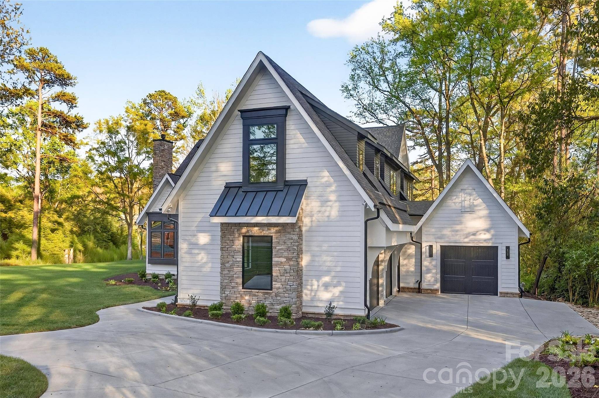 1209 Meadowood LN, Charlotte, NC 28211