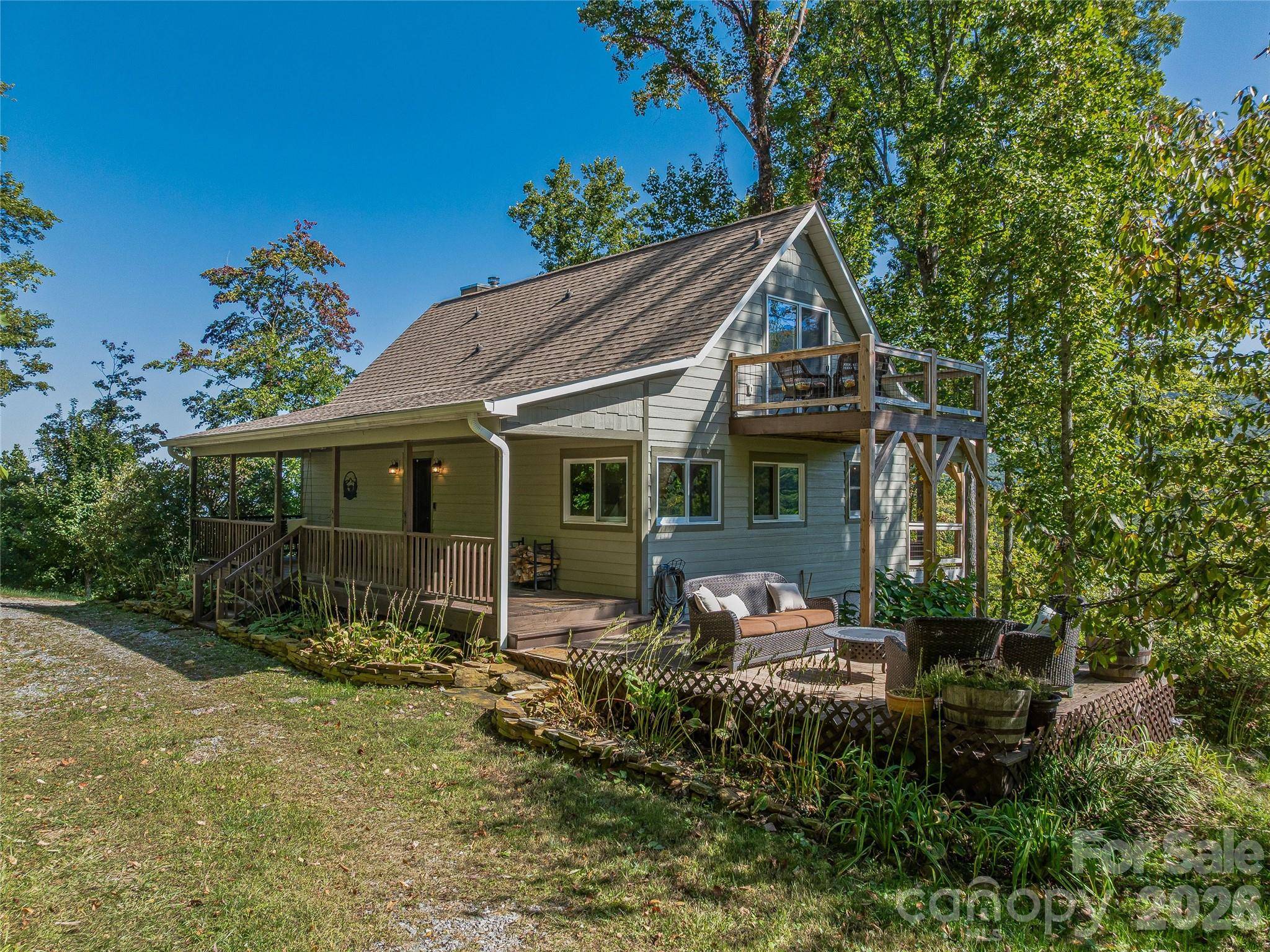 382 Black Oak Cove RD, Candler, NC 28715