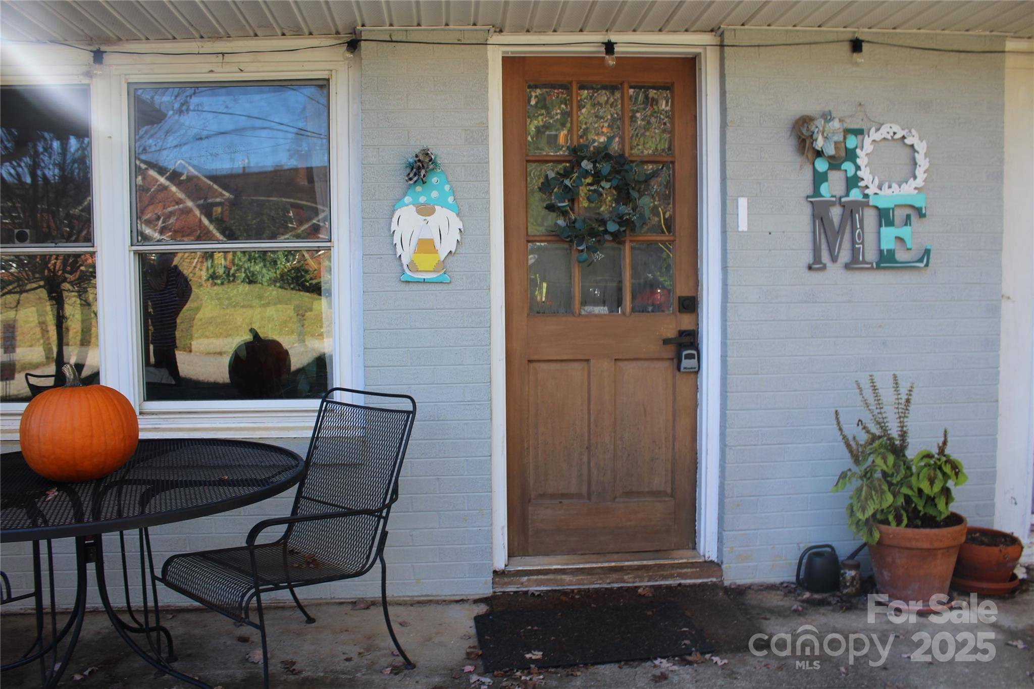 107 N Matthews ST, Morganton, NC 28655
