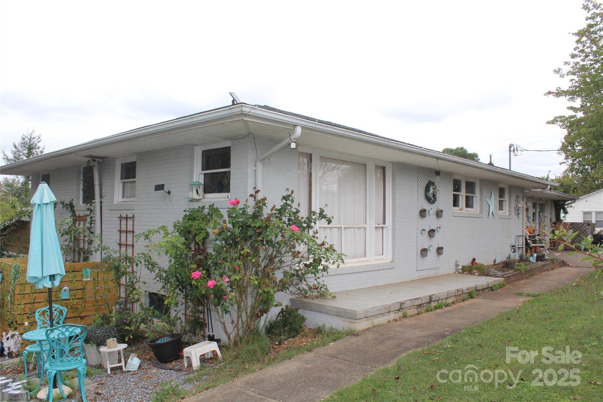 107 N Matthews ST, Morganton, NC 28655