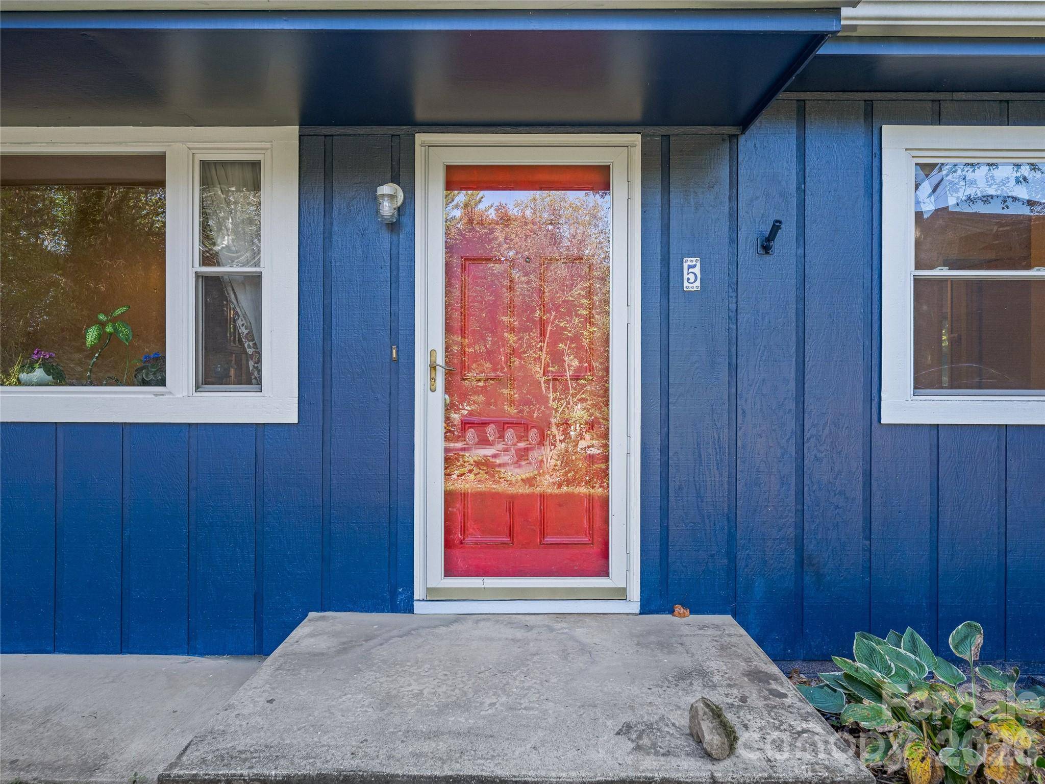 5 West Cove ST, Weaverville, NC 28787