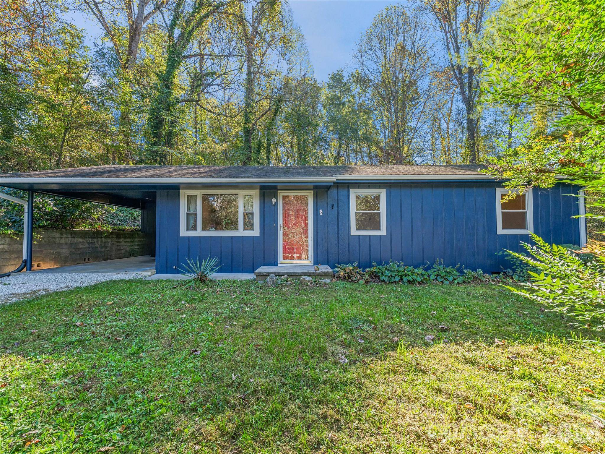 5 West Cove ST, Weaverville, NC 28787