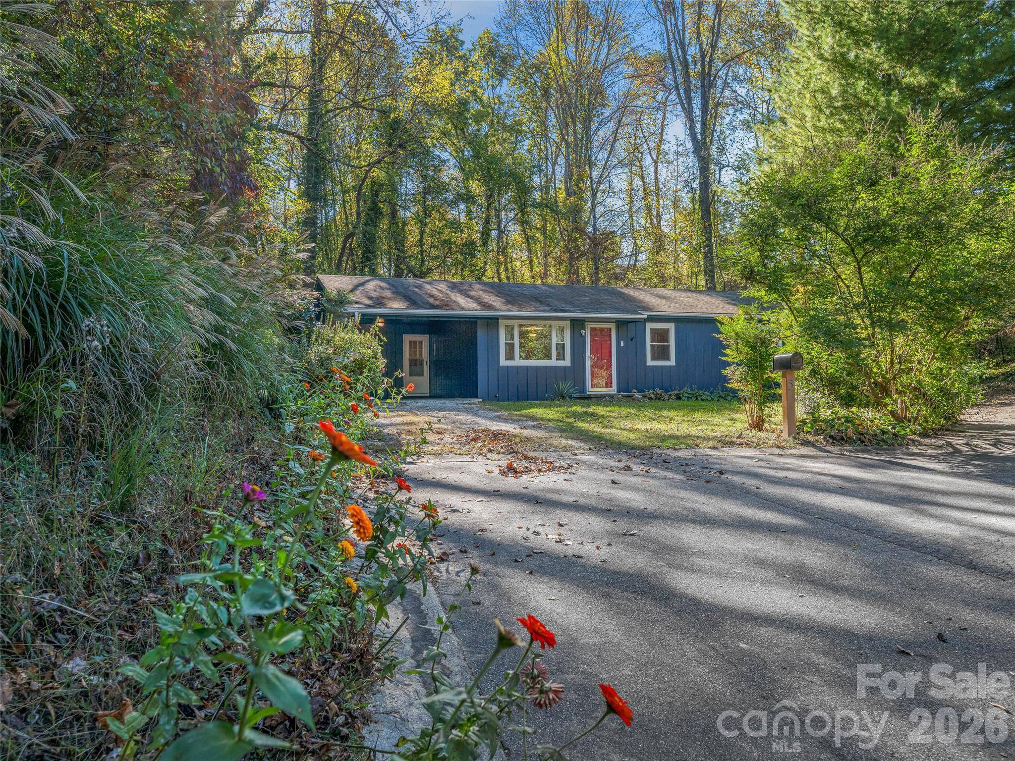 5 West Cove ST, Weaverville, NC 28787
