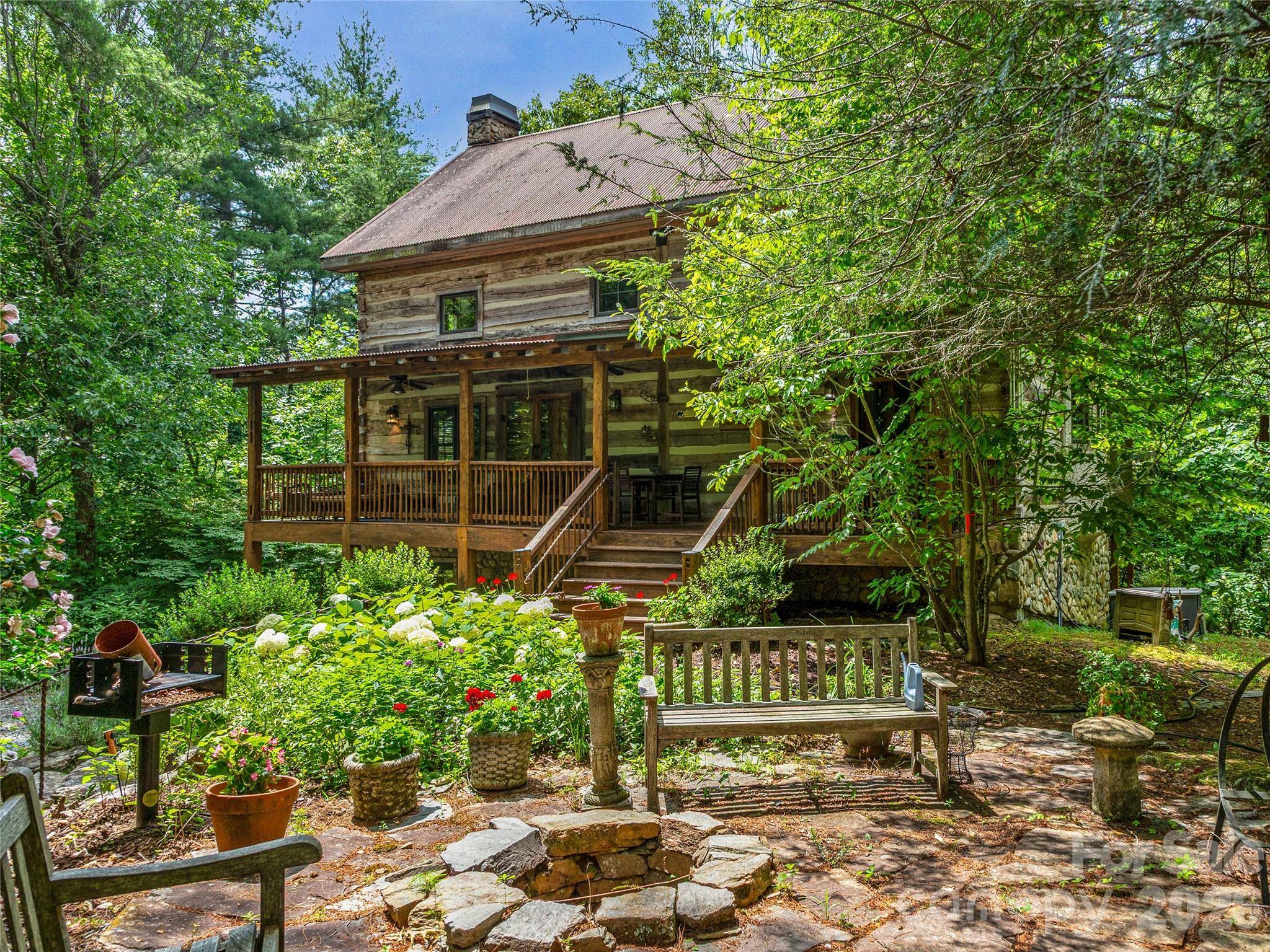 69 Dogwood Branch LN, Zirconia, NC 28790