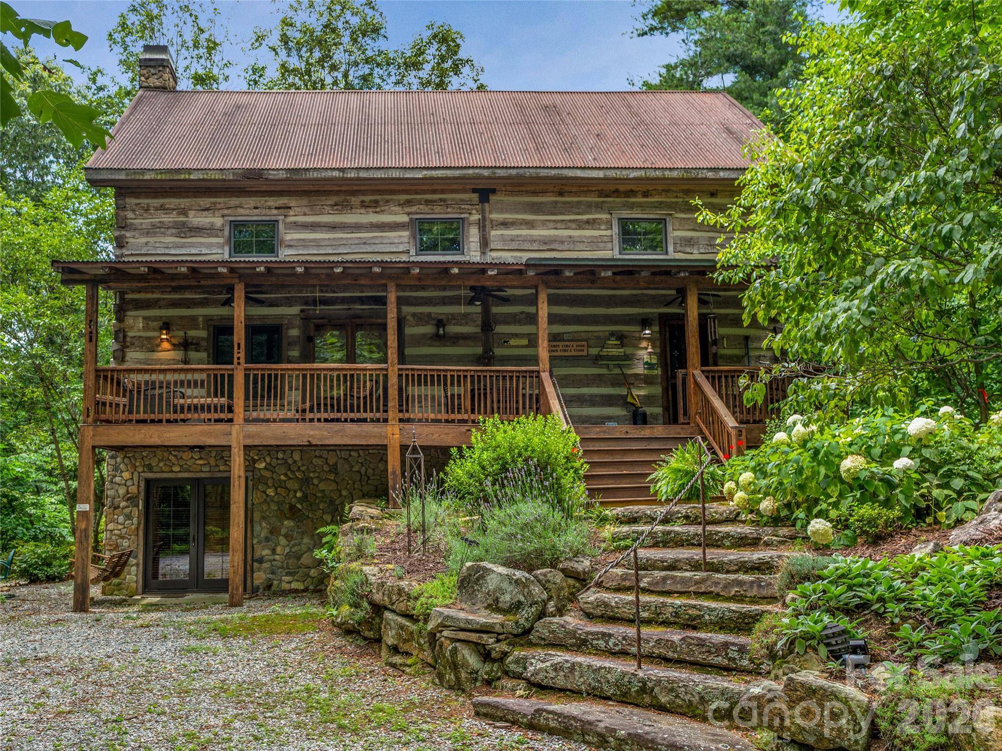 69 Dogwood Branch LN, Zirconia, NC 28790