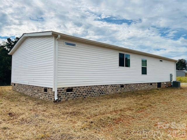 501 Eagle Mills RD, Hamptonville, NC 27020