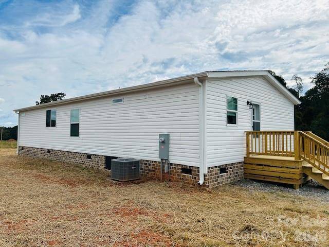 501 Eagle Mills RD, Hamptonville, NC 27020