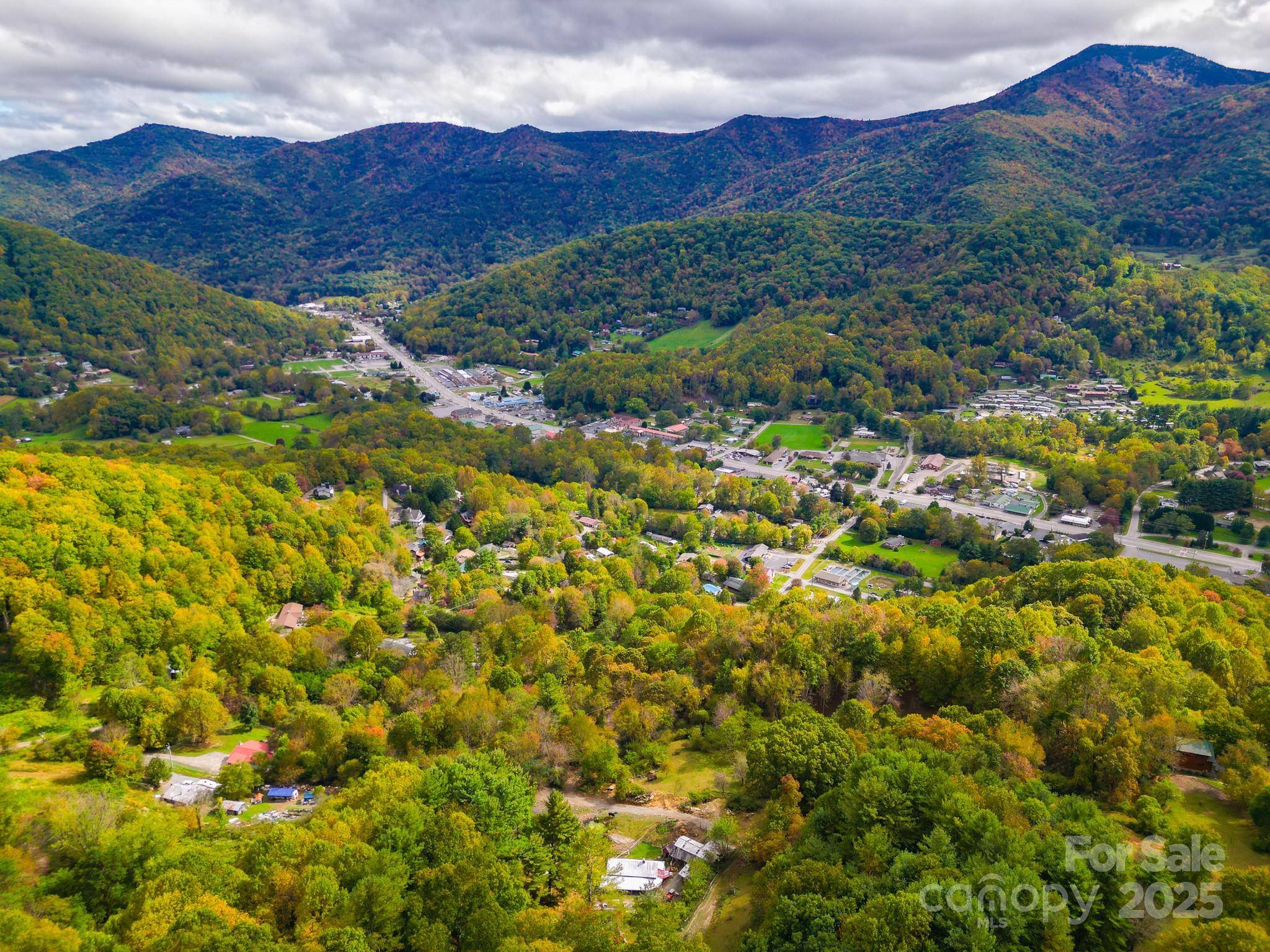 105 Home Place RD, Maggie Valley, NC 28751