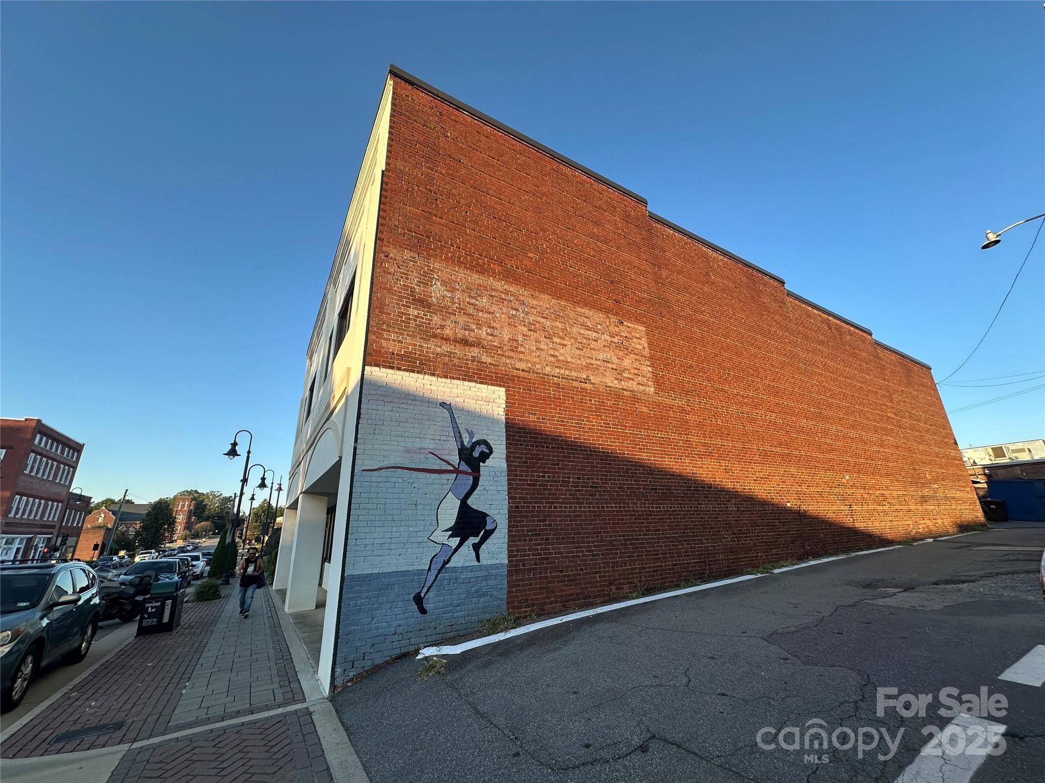 109 N Main AVE, Newton, NC 28658