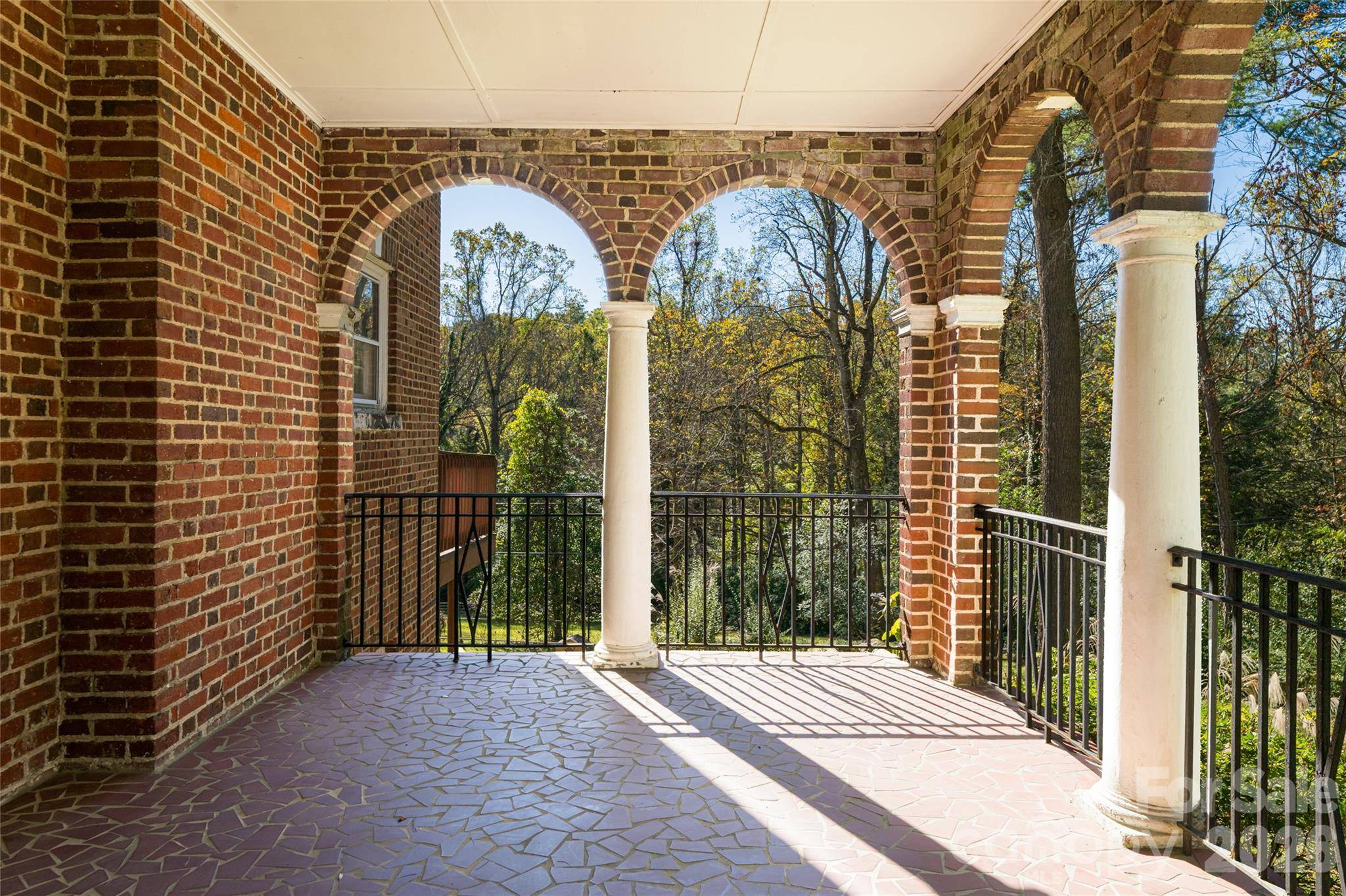 325 Vanderbilt RD, Asheville, NC 28803