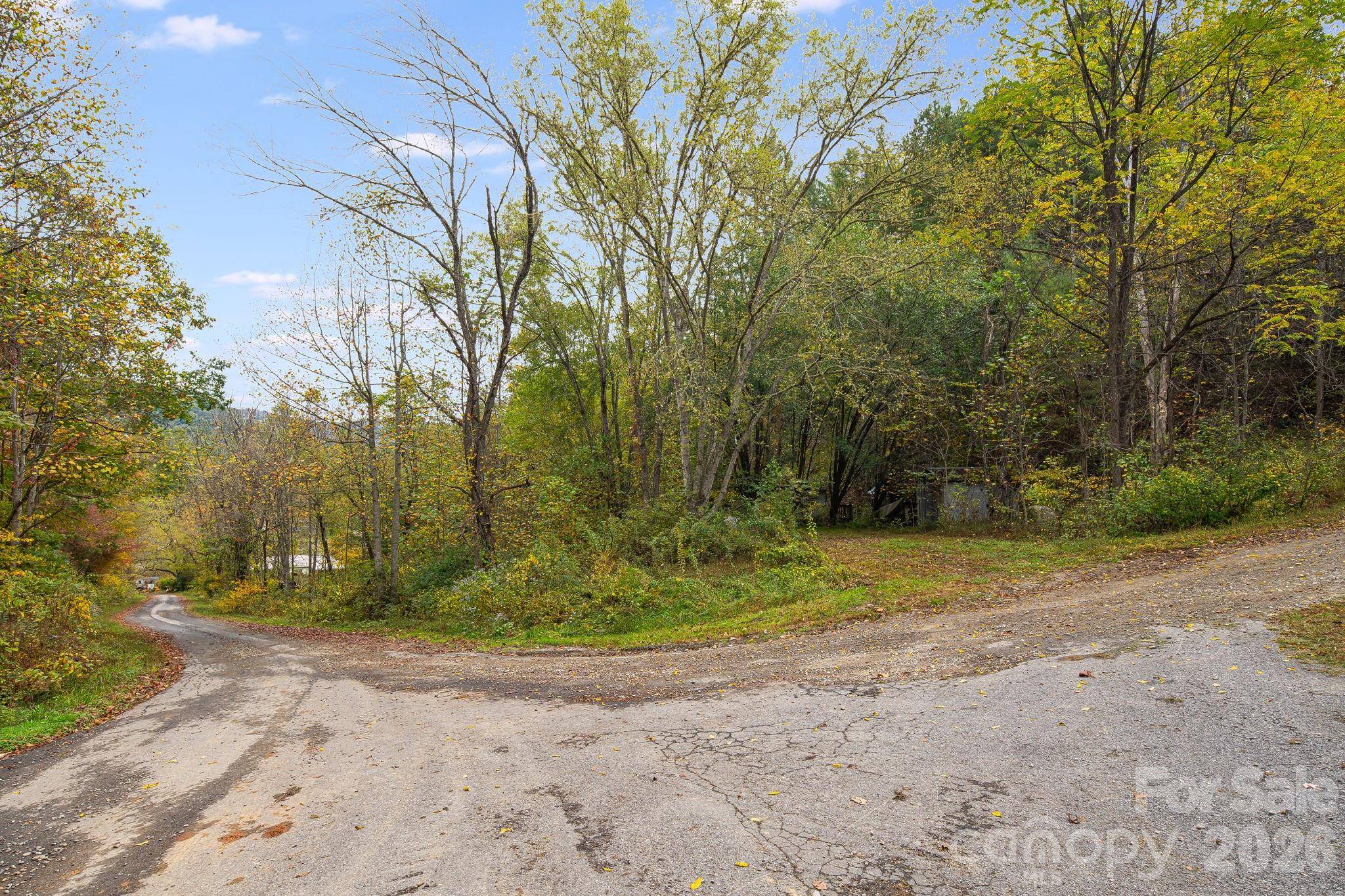 211 Evergreen RD, Burnsville, NC 28714