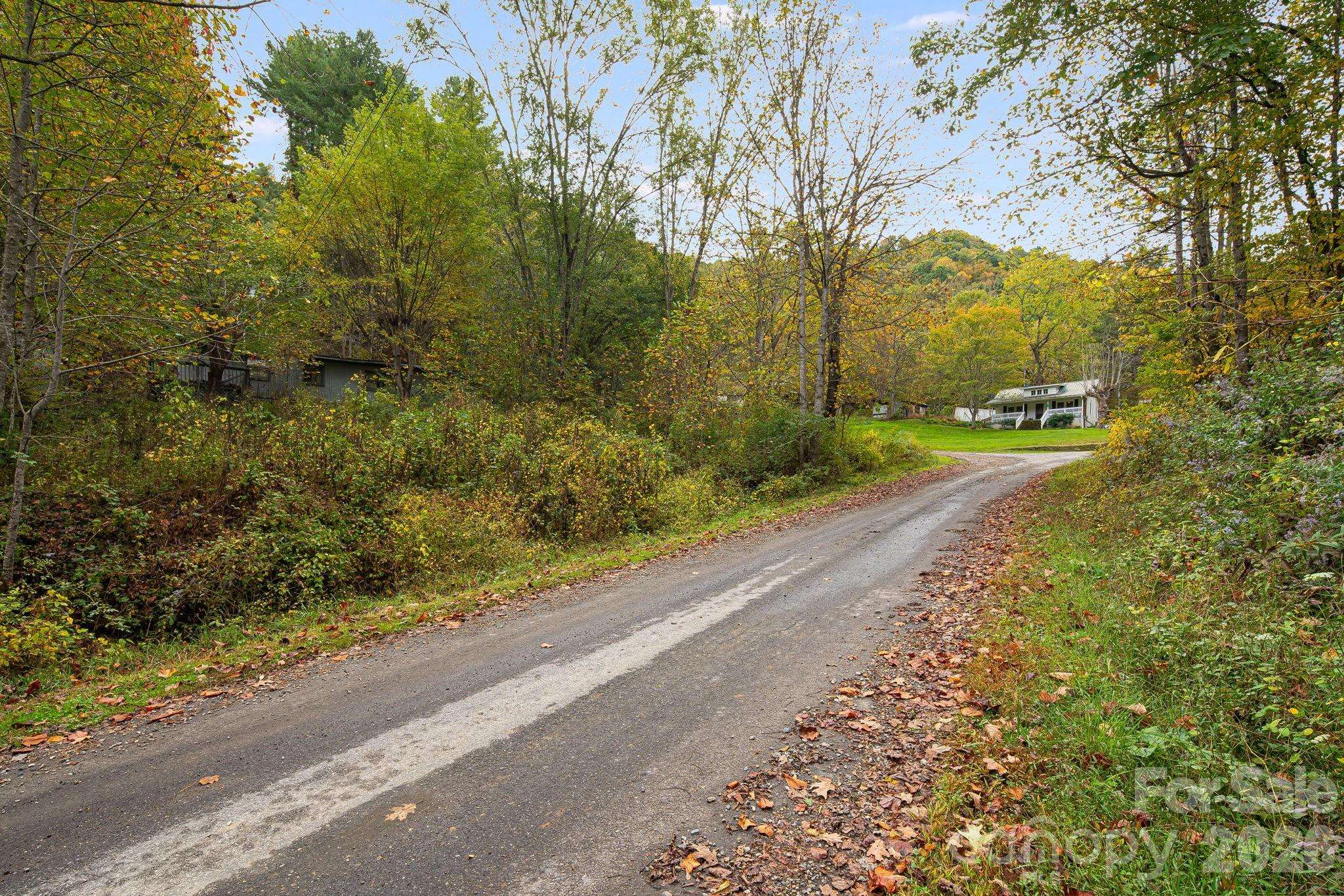 211 Evergreen RD, Burnsville, NC 28714